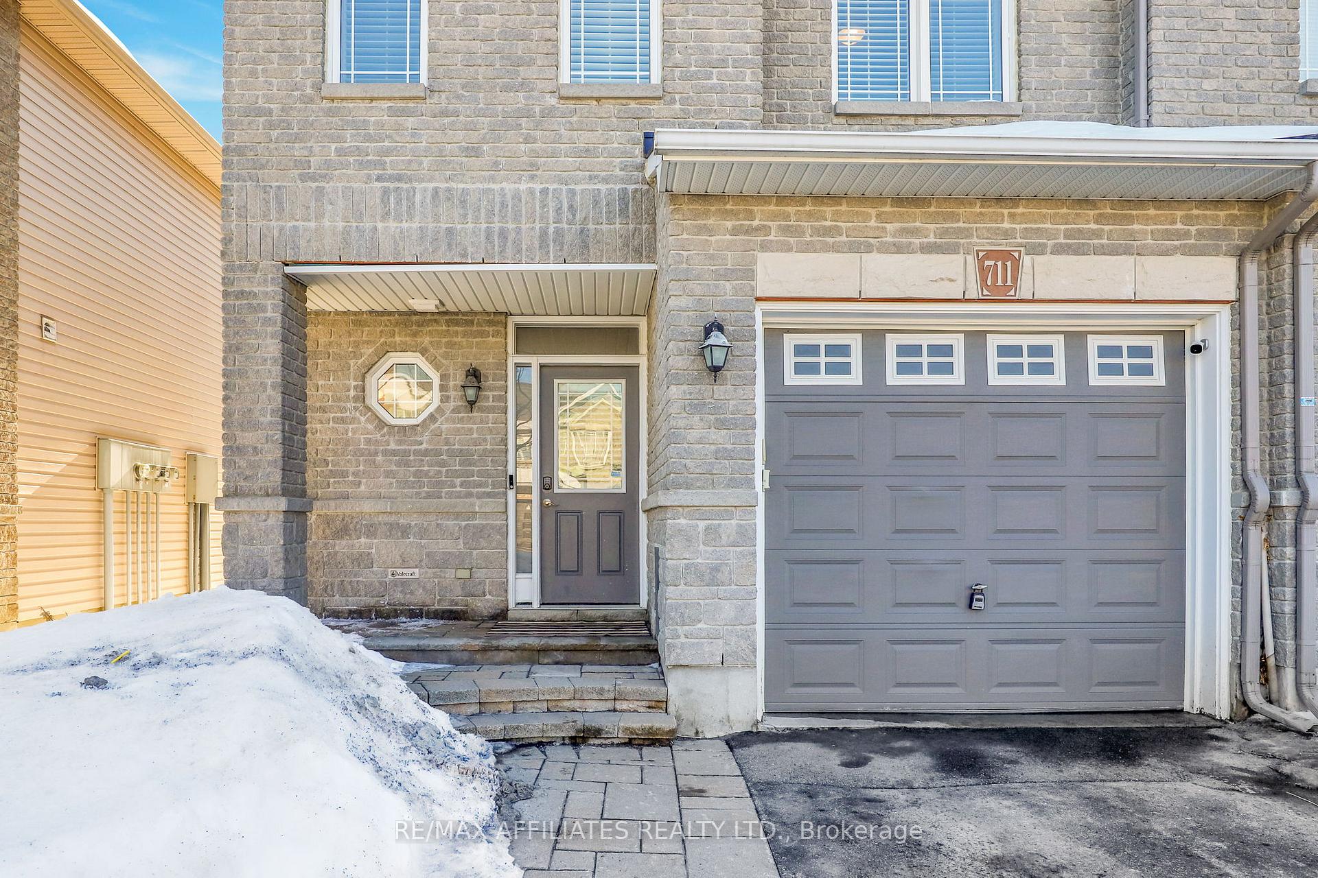 Photo 7 of 711 Regiment Avenue, Ottawa, Kanata - Emerald Meadows/Trailwest — HOMEH