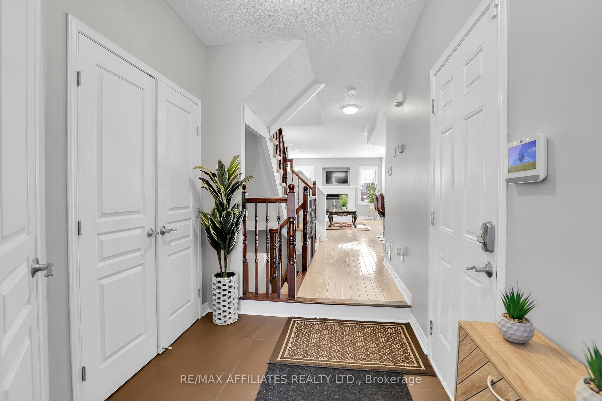 Photo 9 of 711 Regiment Avenue, Ottawa, Kanata - Emerald Meadows/Trailwest — HOMEH