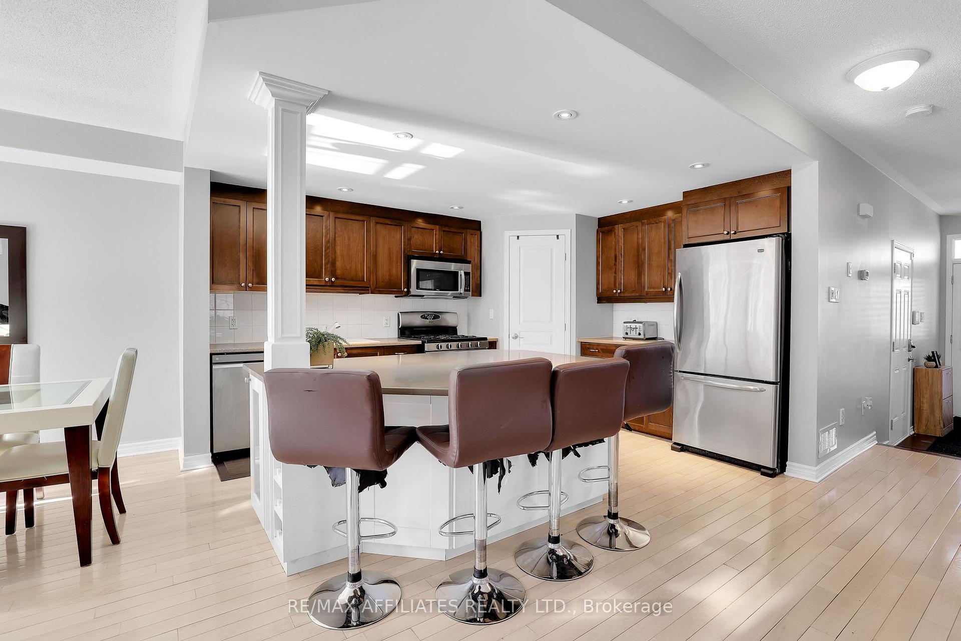 Photo 11 of 711 Regiment Avenue, Ottawa, Kanata - Emerald Meadows/Trailwest — HOMEH