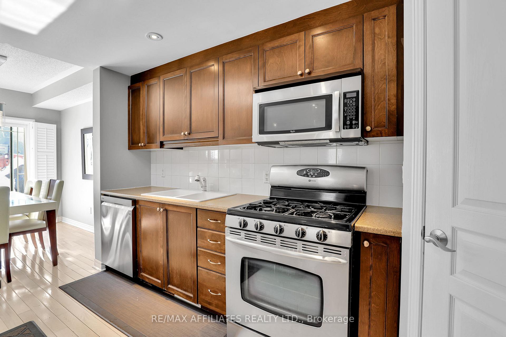 Photo 12 of 711 Regiment Avenue, Ottawa, Kanata - Emerald Meadows/Trailwest — HOMEH