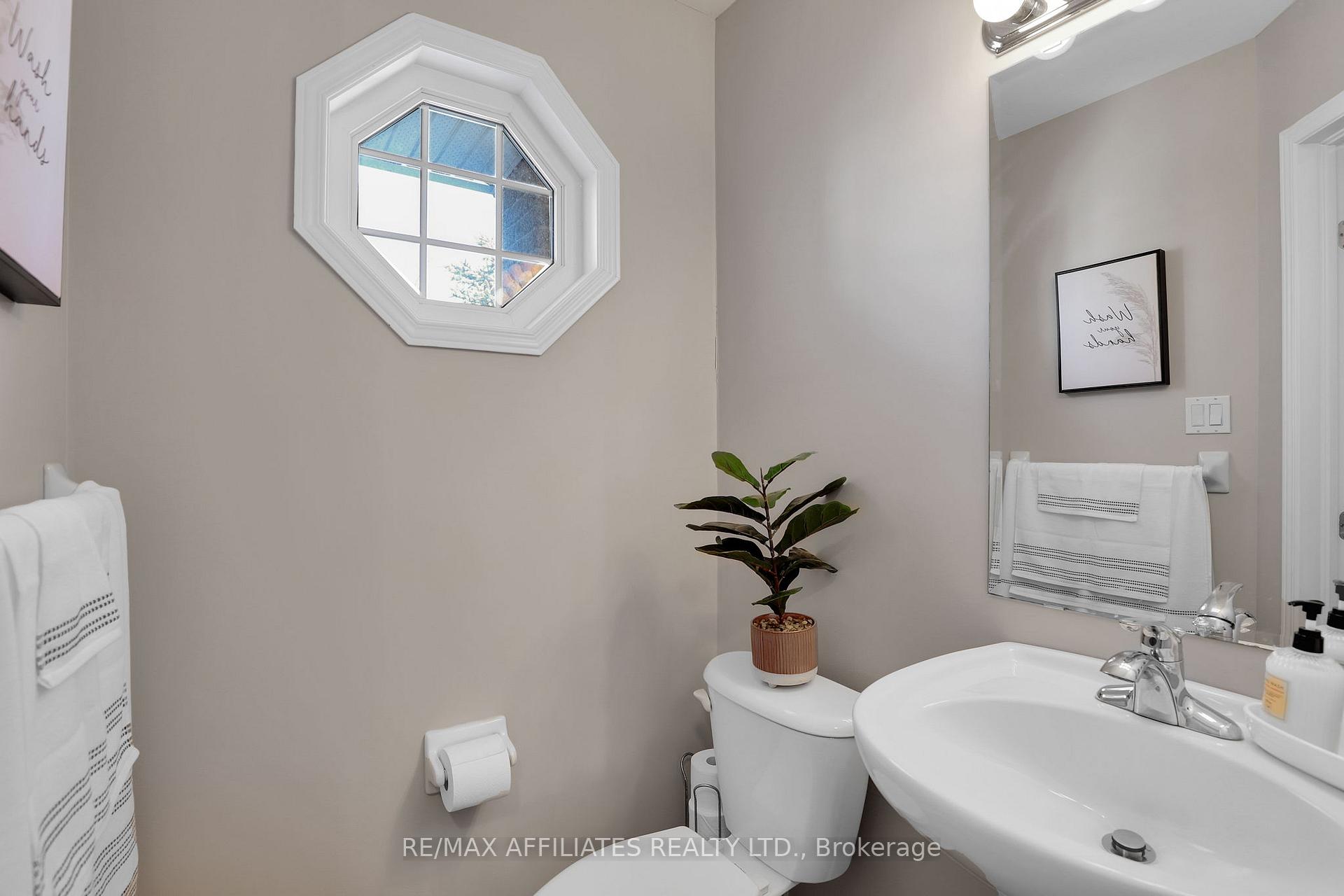Photo 19 of 711 Regiment Avenue, Ottawa, Kanata - Emerald Meadows/Trailwest — HOMEH