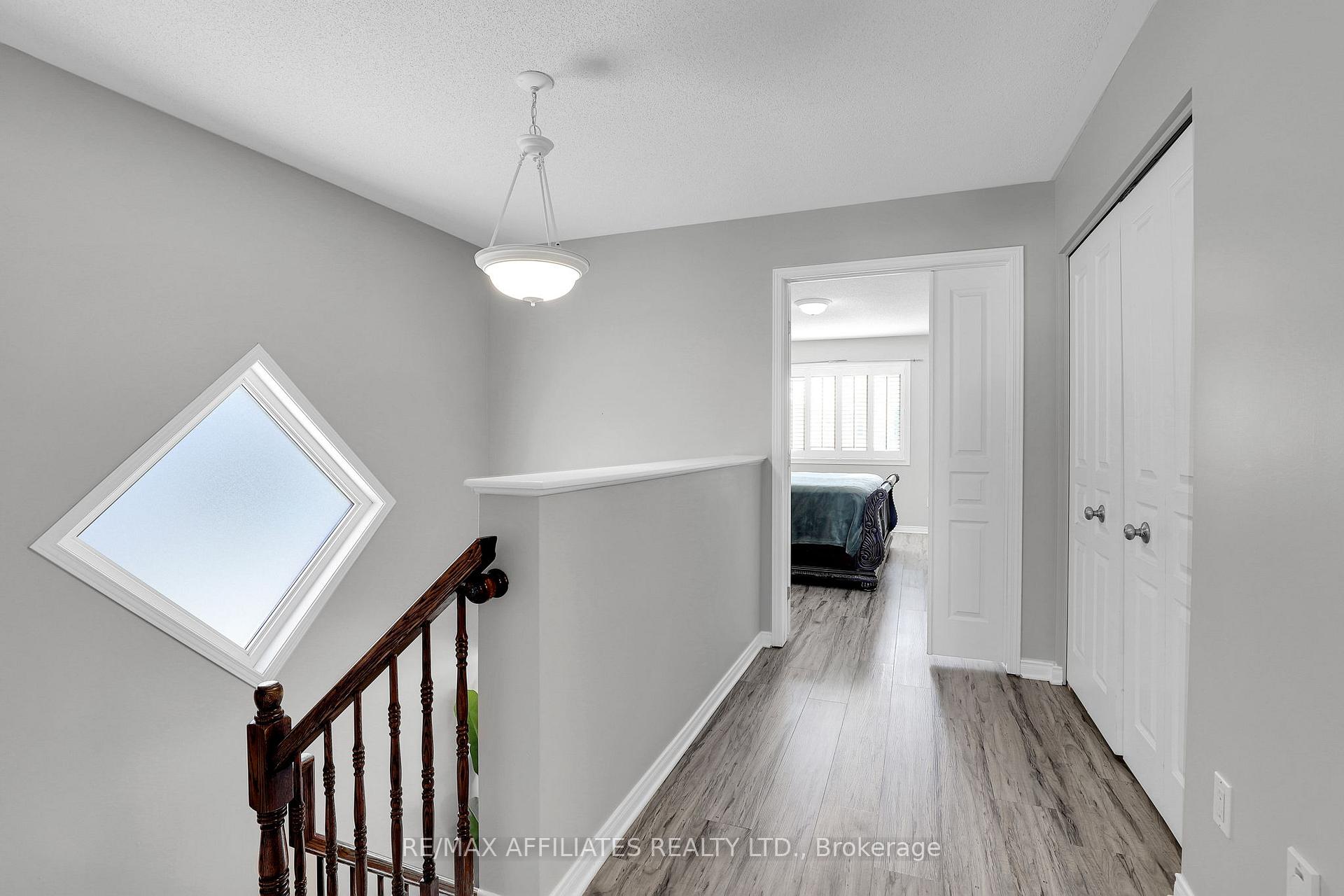 Photo 20 of 711 Regiment Avenue, Ottawa, Kanata - Emerald Meadows/Trailwest — HOMEH