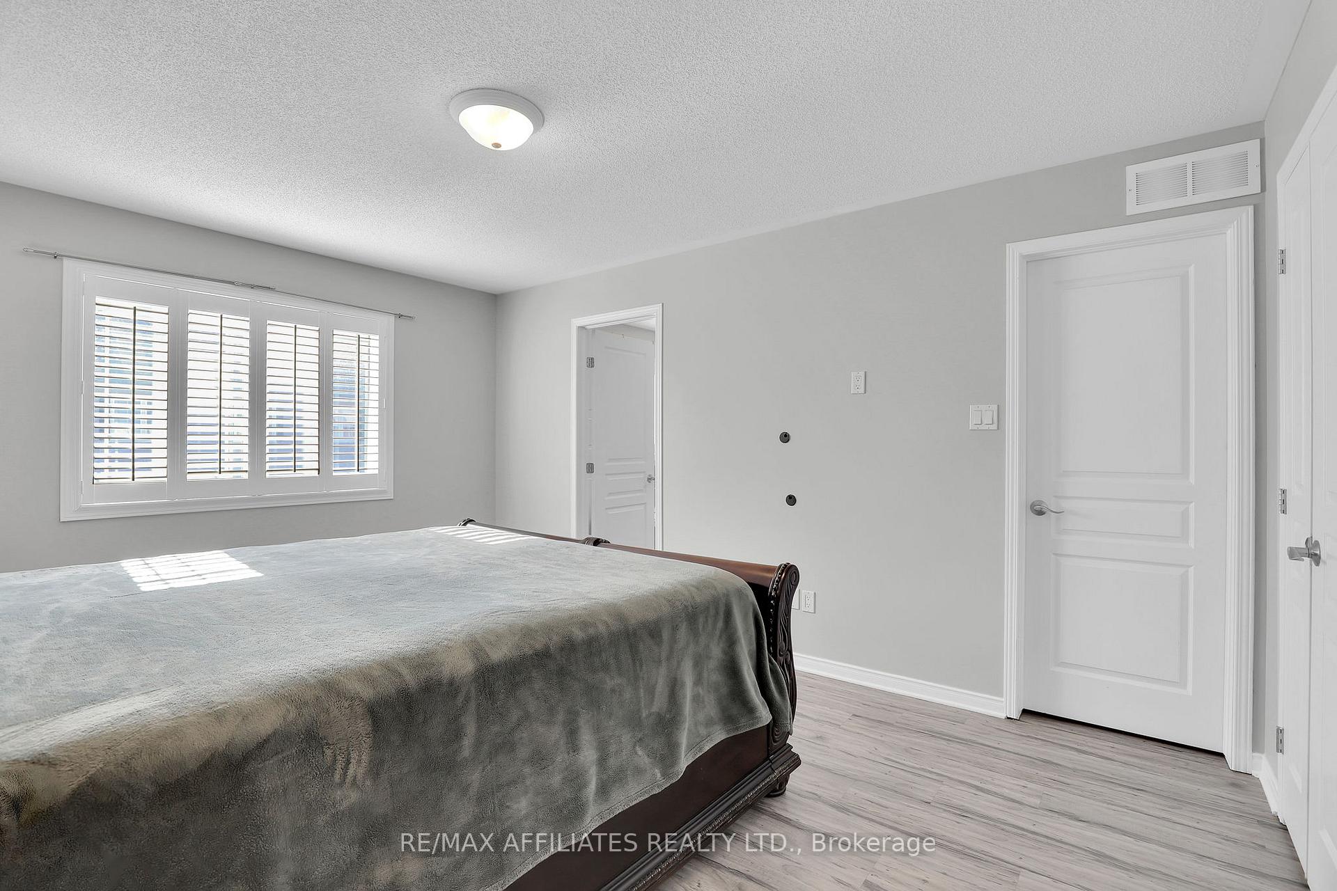 Photo 22 of 711 Regiment Avenue, Ottawa, Kanata - Emerald Meadows/Trailwest — HOMEH