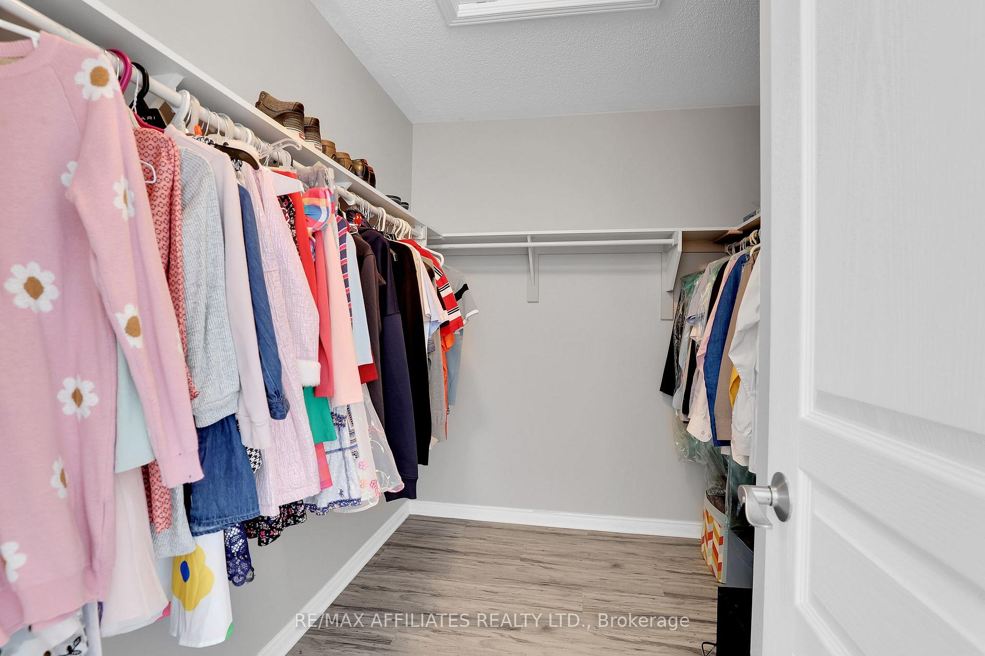 Photo 23 of 711 Regiment Avenue, Ottawa, Kanata - Emerald Meadows/Trailwest — HOMEH