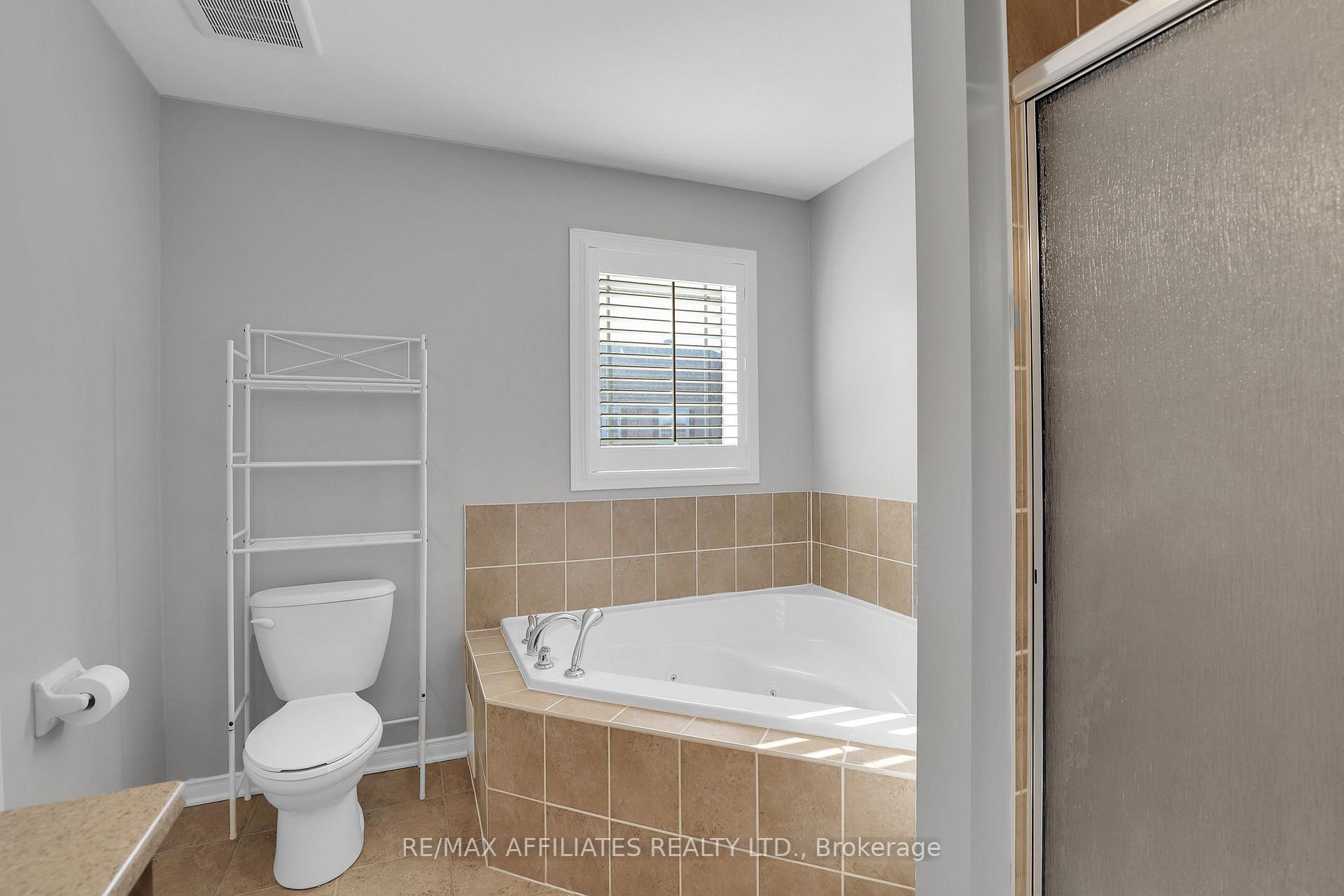 Photo 25 of 711 Regiment Avenue, Ottawa, Kanata - Emerald Meadows/Trailwest — HOMEH
