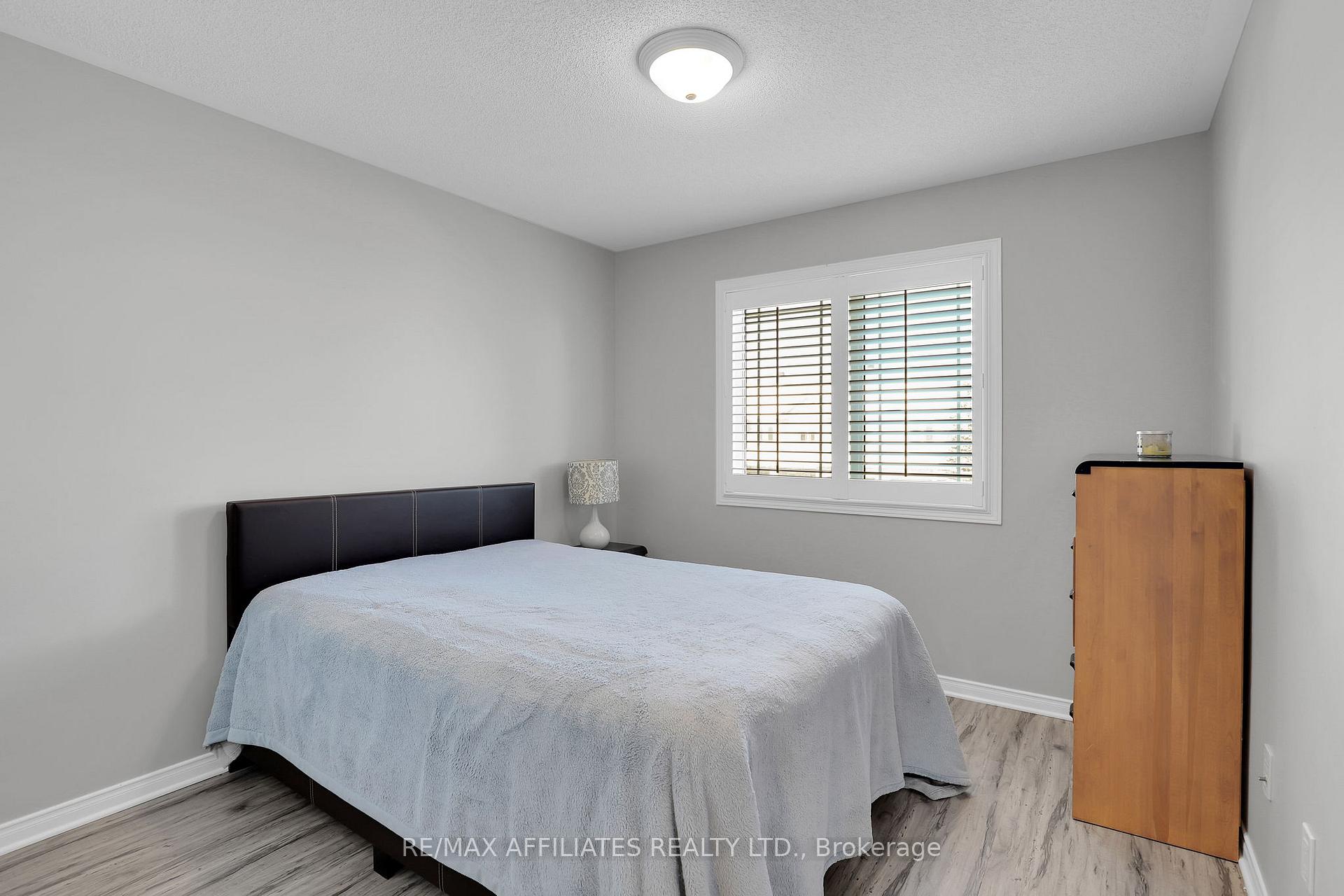 Photo 27 of 711 Regiment Avenue, Ottawa, Kanata - Emerald Meadows/Trailwest — HOMEH