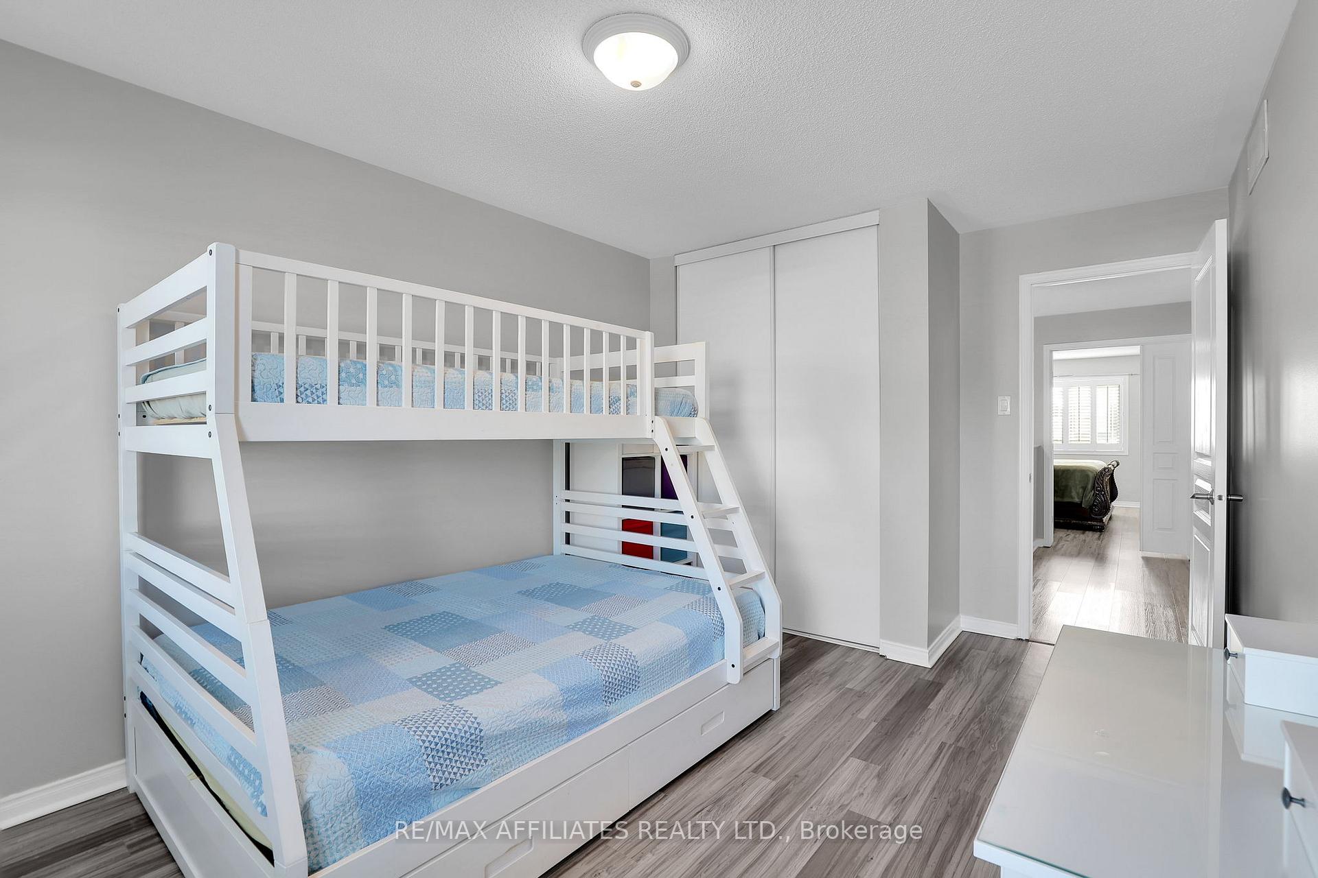 Photo 29 of 711 Regiment Avenue, Ottawa, Kanata - Emerald Meadows/Trailwest — HOMEH