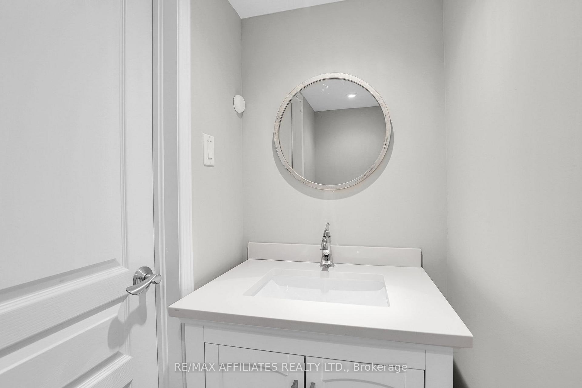 Photo 33 of 711 Regiment Avenue, Ottawa, Kanata - Emerald Meadows/Trailwest — HOMEH