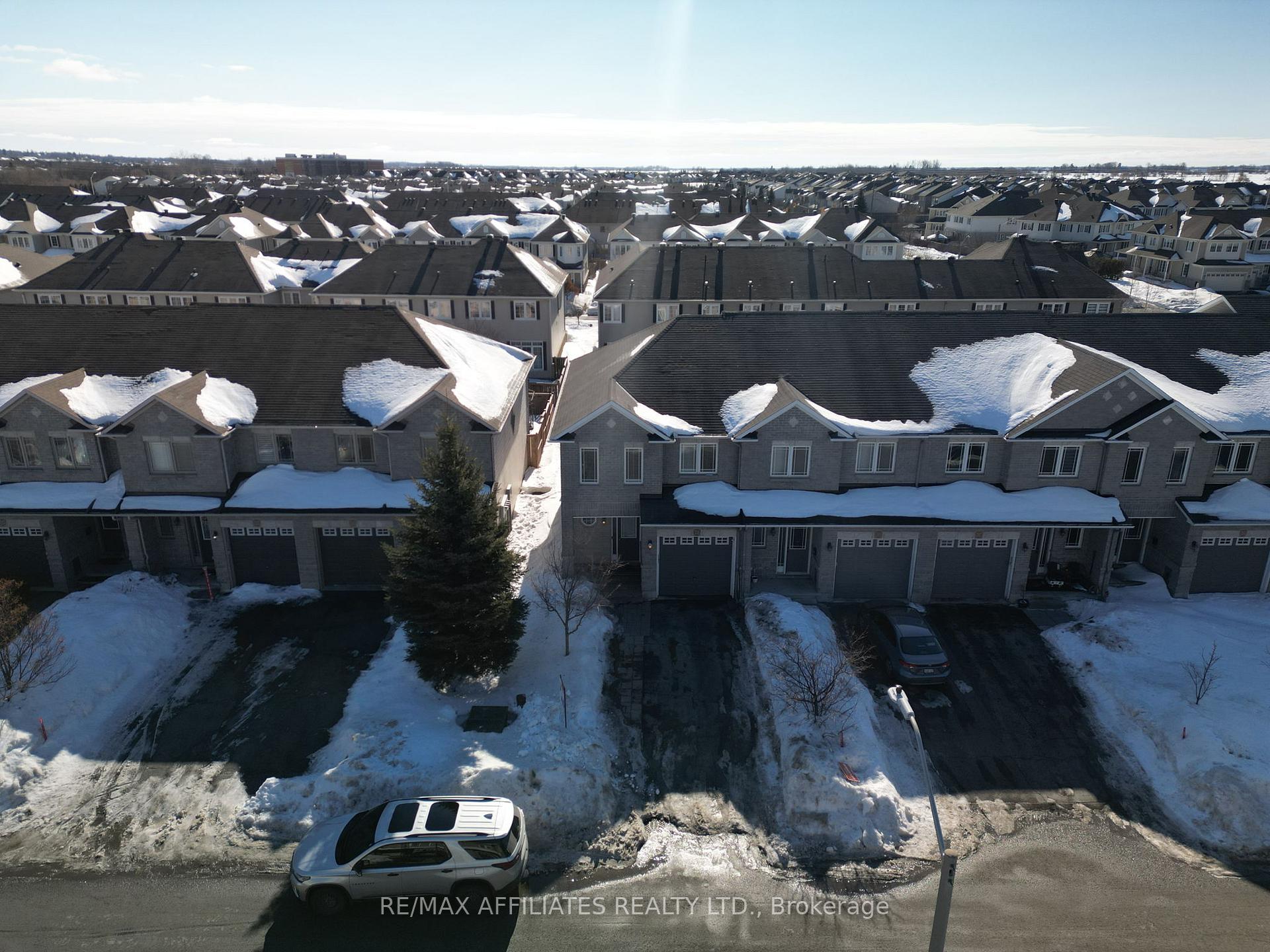 Photo 36 of 711 Regiment Avenue, Ottawa, Kanata - Emerald Meadows/Trailwest — HOMEH