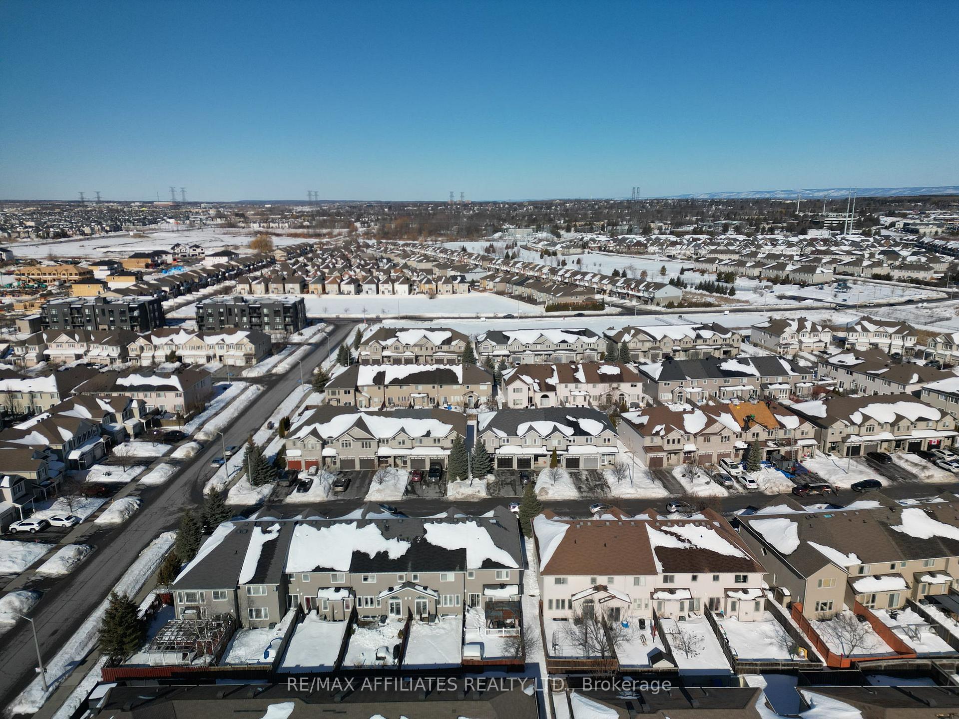 Photo 39 of 711 Regiment Avenue, Ottawa, Kanata - Emerald Meadows/Trailwest — HOMEH
