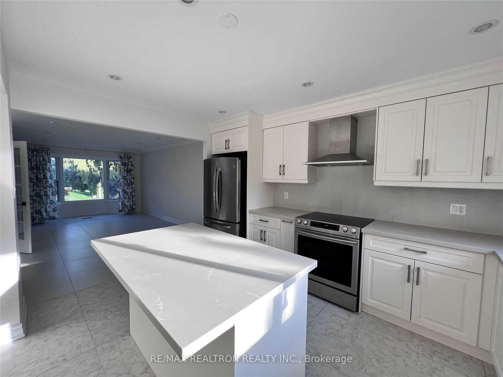 Photo 6 of 53 Fenwick Crescent, Markham, Unionville — HOMEH