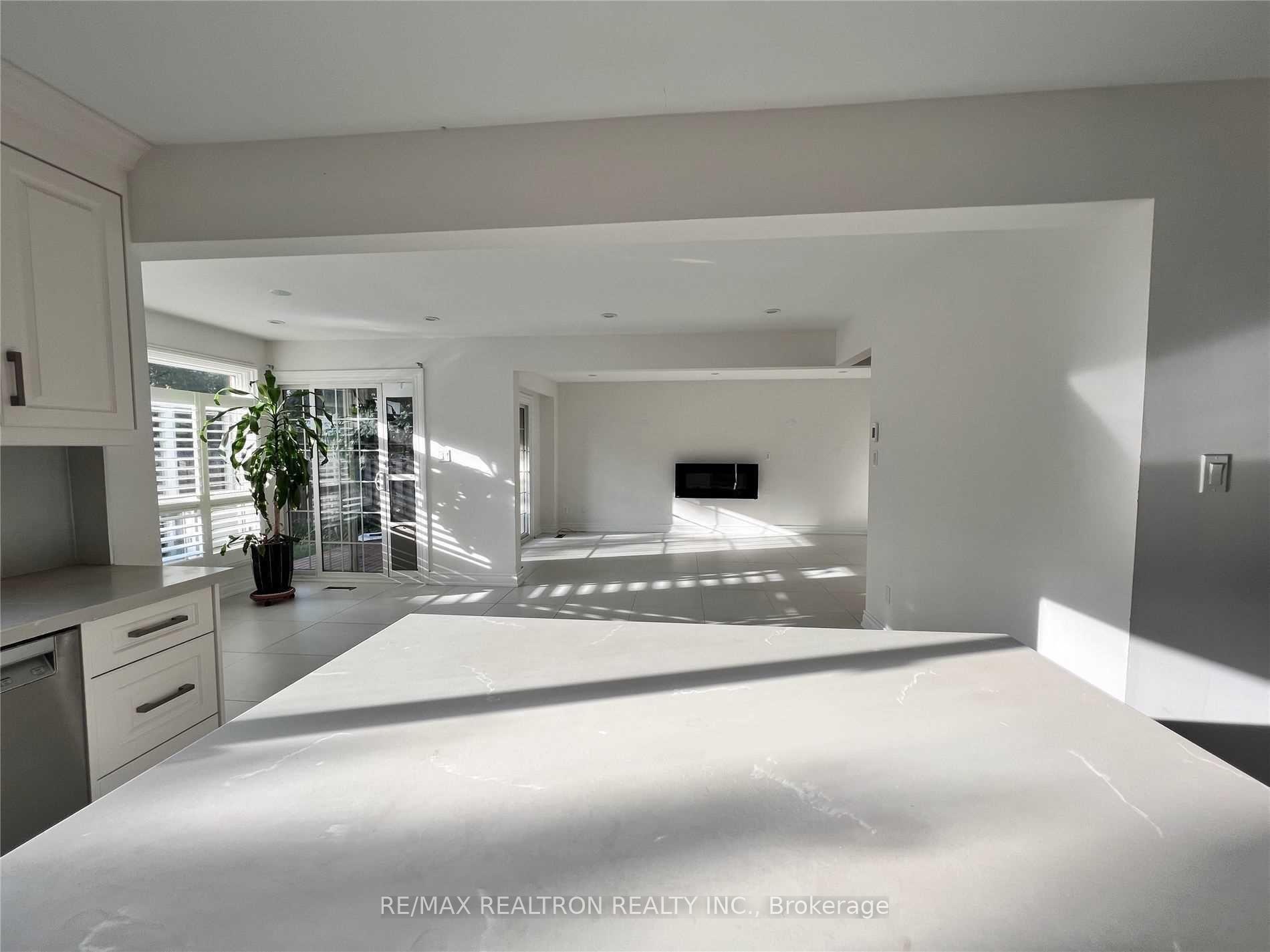 Photo 8 of 53 Fenwick Crescent, Markham, Unionville — HOMEH