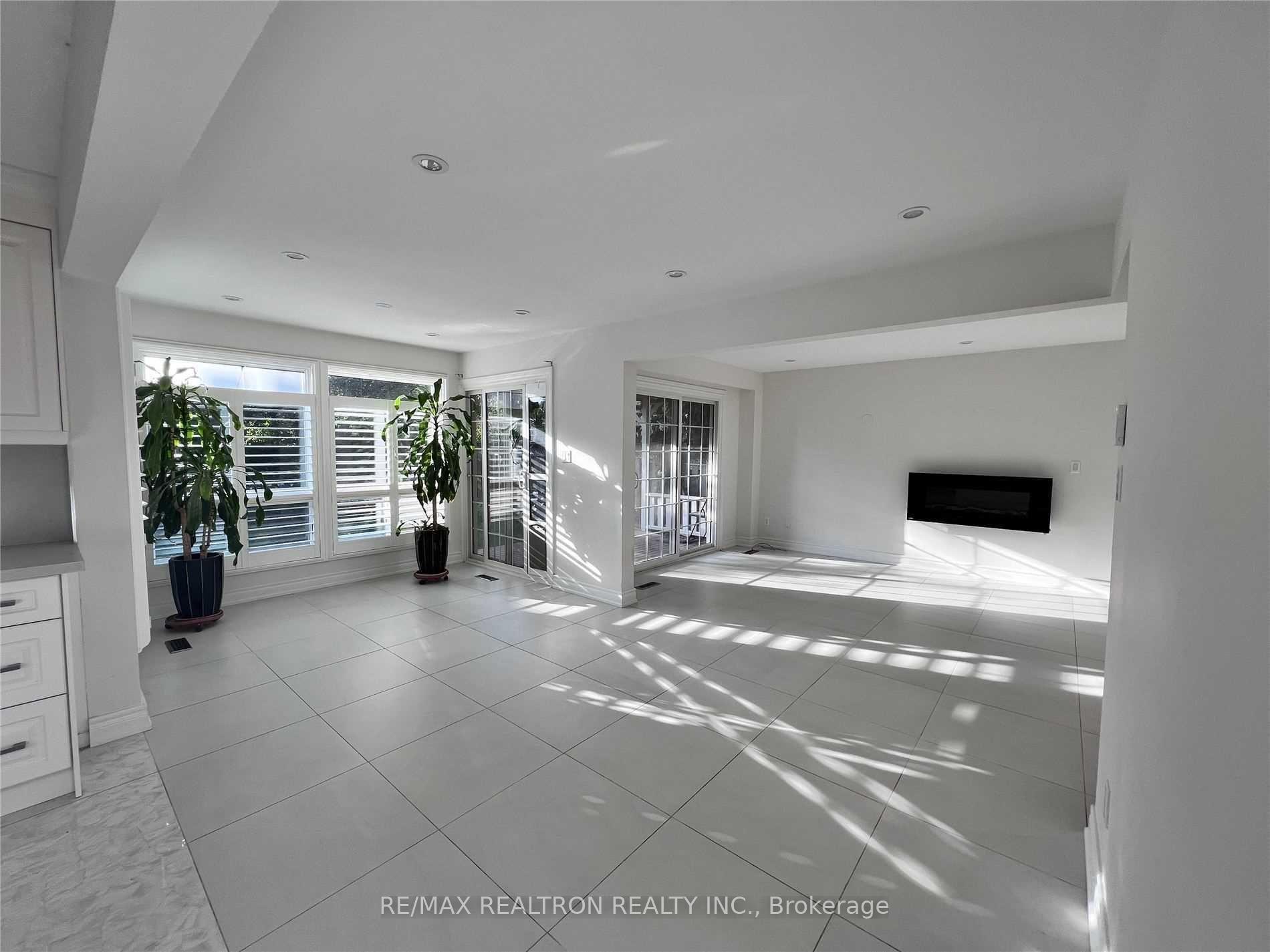 Photo 9 of 53 Fenwick Crescent, Markham, Unionville — HOMEH