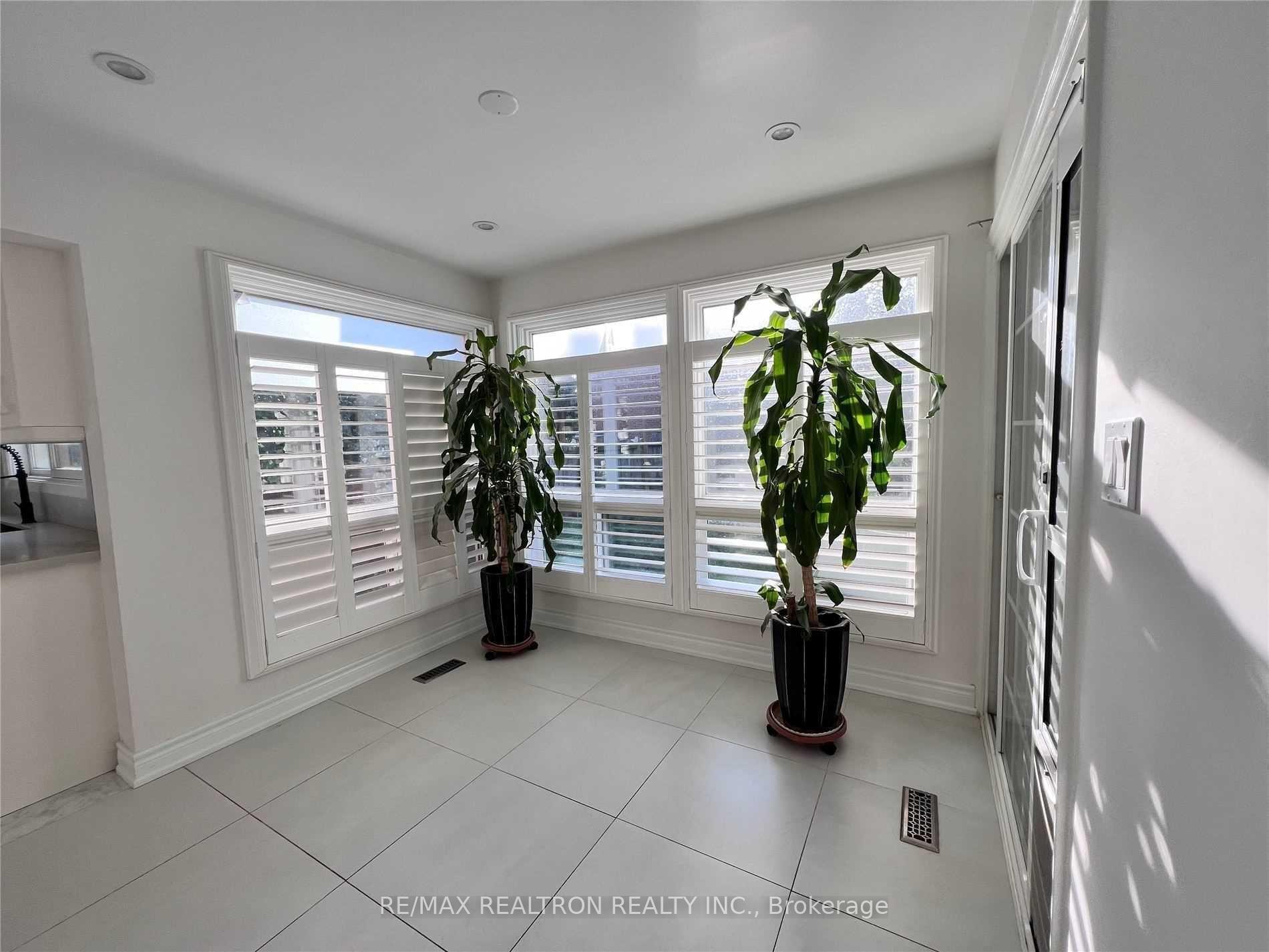 Photo 10 of 53 Fenwick Crescent, Markham, Unionville — HOMEH
