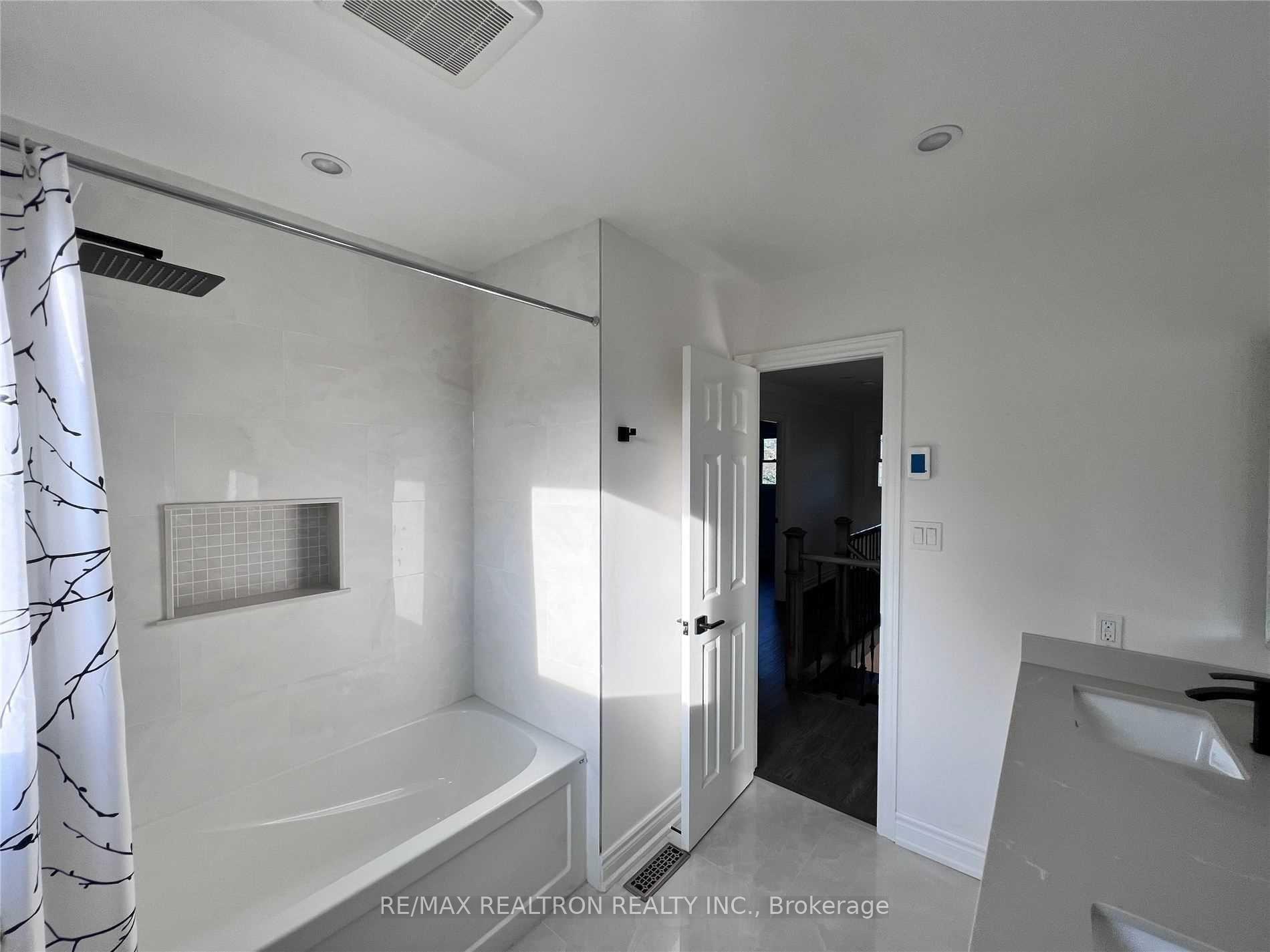 Photo 22 of 53 Fenwick Crescent, Markham, Unionville — HOMEH