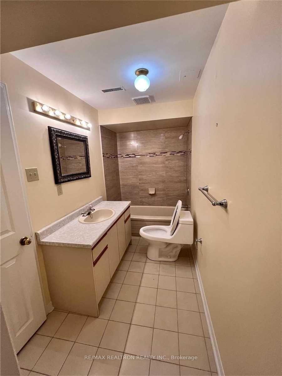 Photo 25 of 53 Fenwick Crescent, Markham, Unionville — HOMEH
