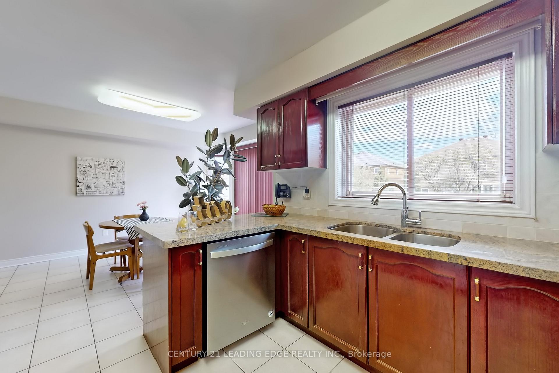 Photo 15 of 77 Song Bird Drive, Markham, Rouge Fairways — HOMEH