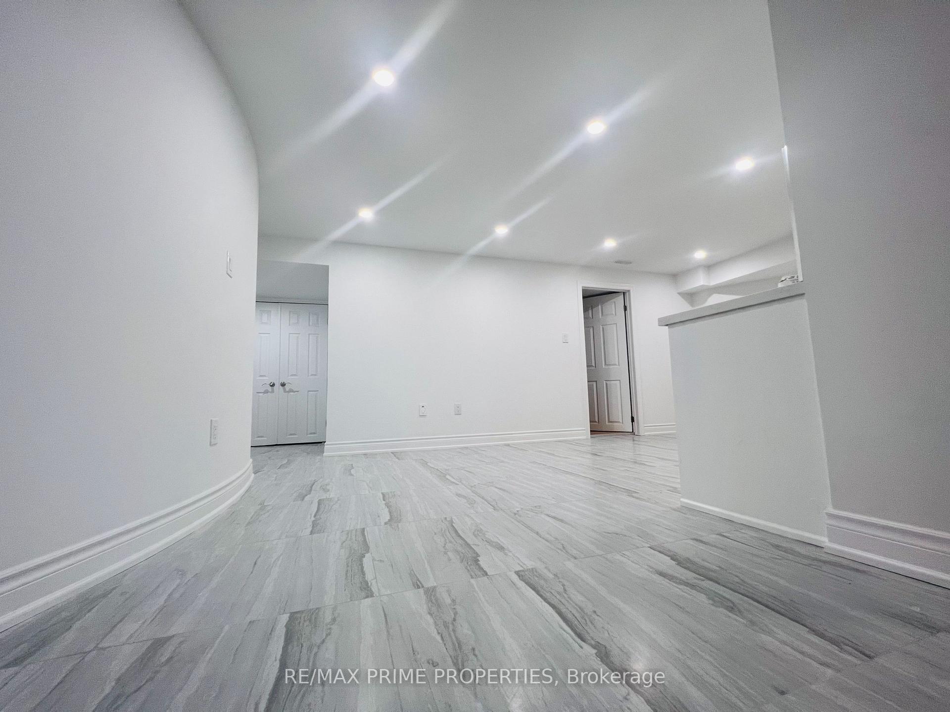 Photo 2 of 19 Dundee Crescent, Markham, Village Green-South Unionville — HOMEH