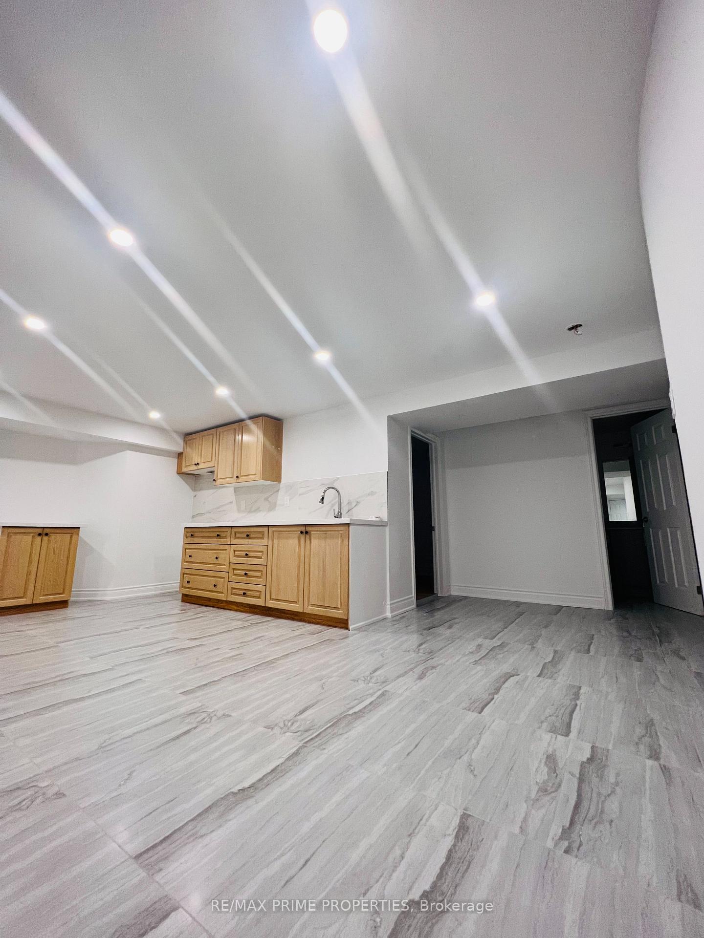 Photo 3 of 19 Dundee Crescent, Markham, Village Green-South Unionville — HOMEH