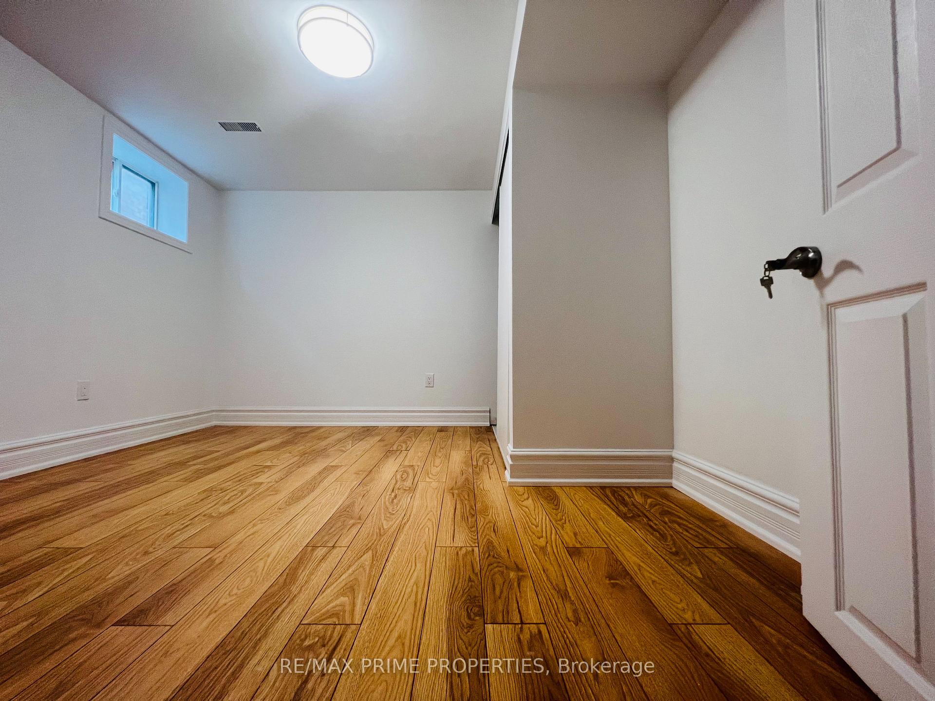 Photo 12 of 19 Dundee Crescent, Markham, Village Green-South Unionville — HOMEH