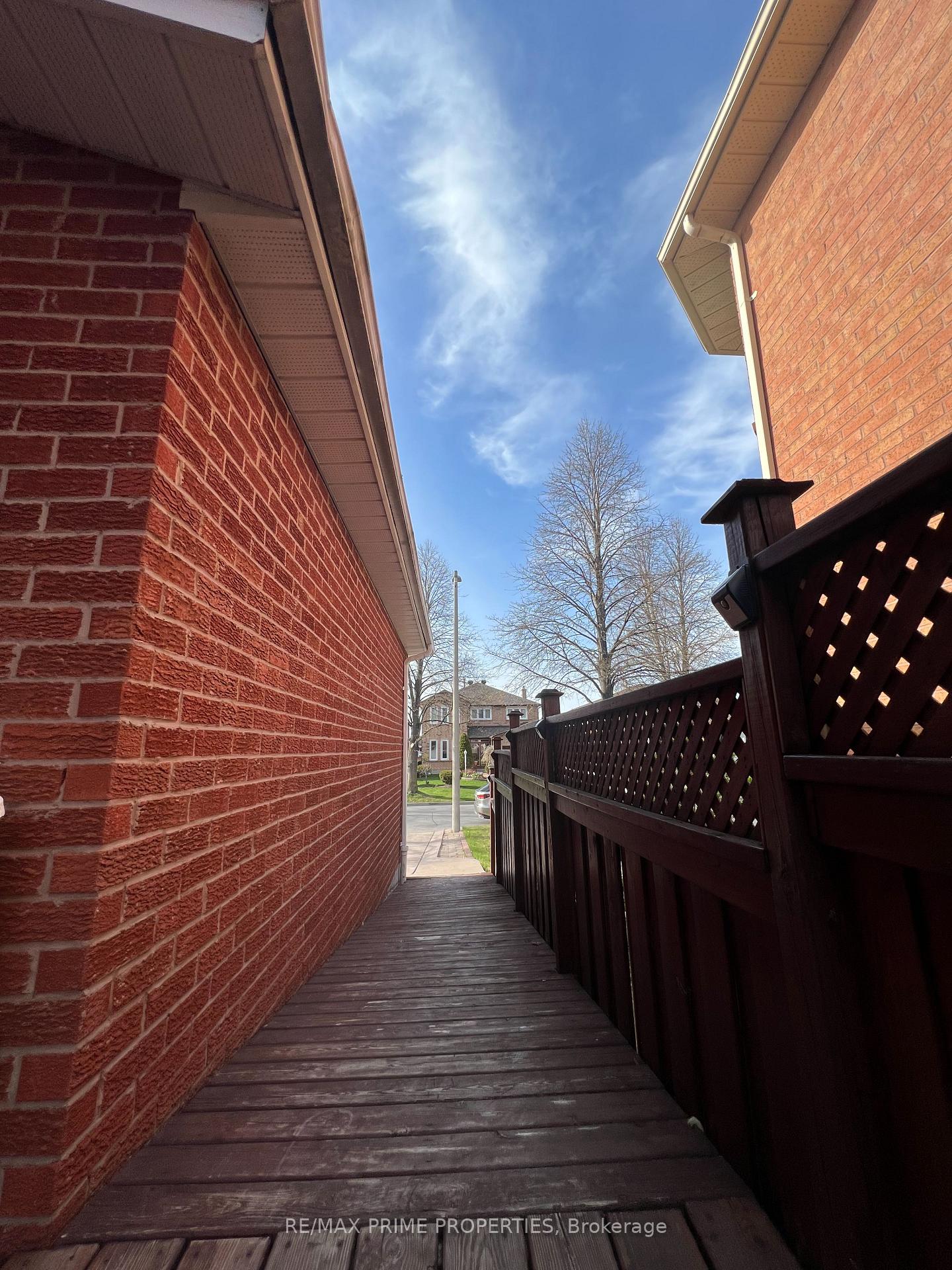 Photo 18 of 19 Dundee Crescent, Markham, Village Green-South Unionville — HOMEH