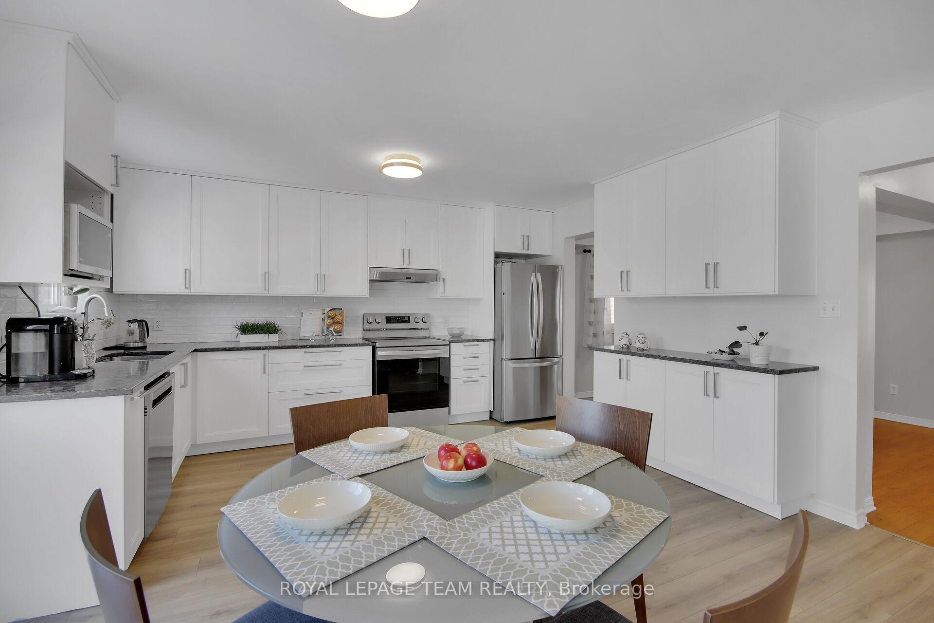 Photo 3 of 52 Sherring Crescent, Ottawa, Kanata - Kanata Lakes/Heritage Hills — HOMEH