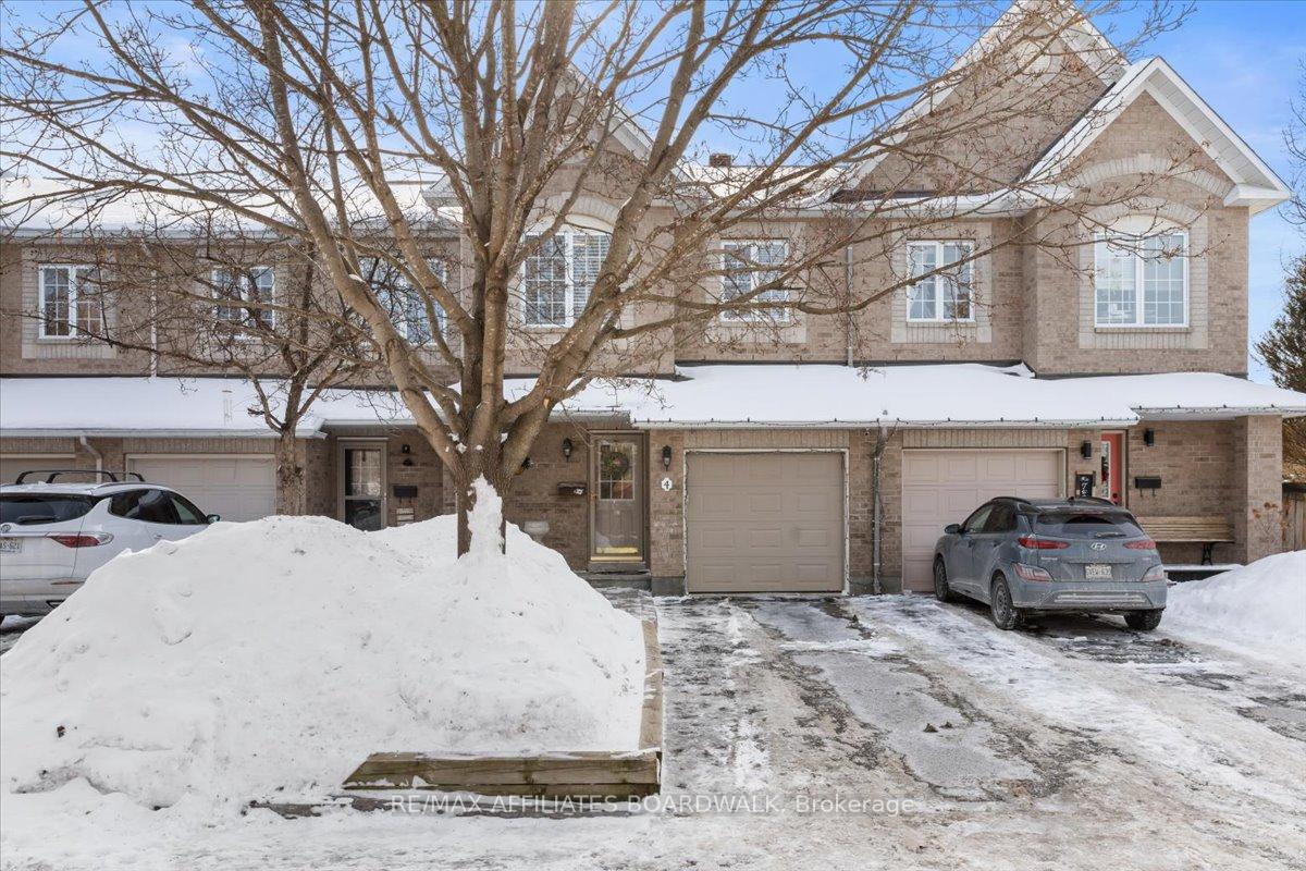 Photo 2 of 4 Landover Crescent, Ottawa, Kanata - Emerald Meadows/Trailwest — HOMEH