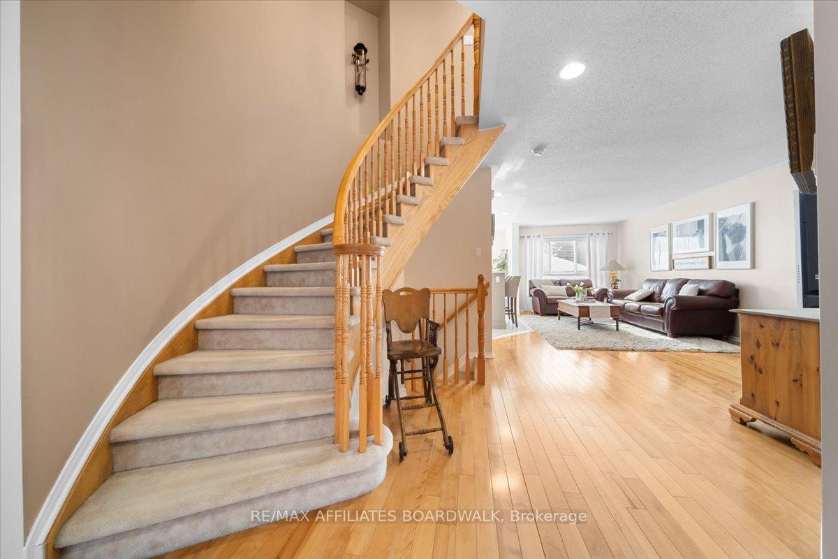 Photo 6 of 4 Landover Crescent, Ottawa, Kanata - Emerald Meadows/Trailwest — HOMEH