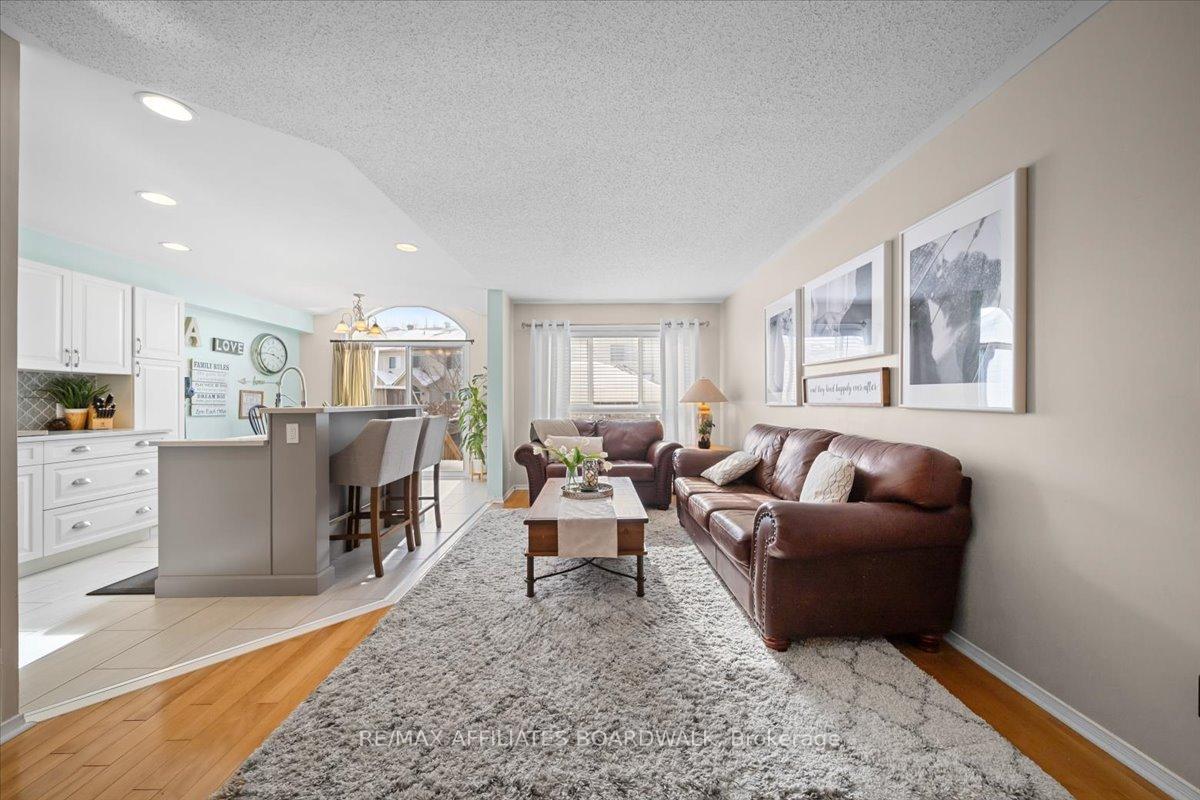 Photo 7 of 4 Landover Crescent, Ottawa, Kanata - Emerald Meadows/Trailwest — HOMEH