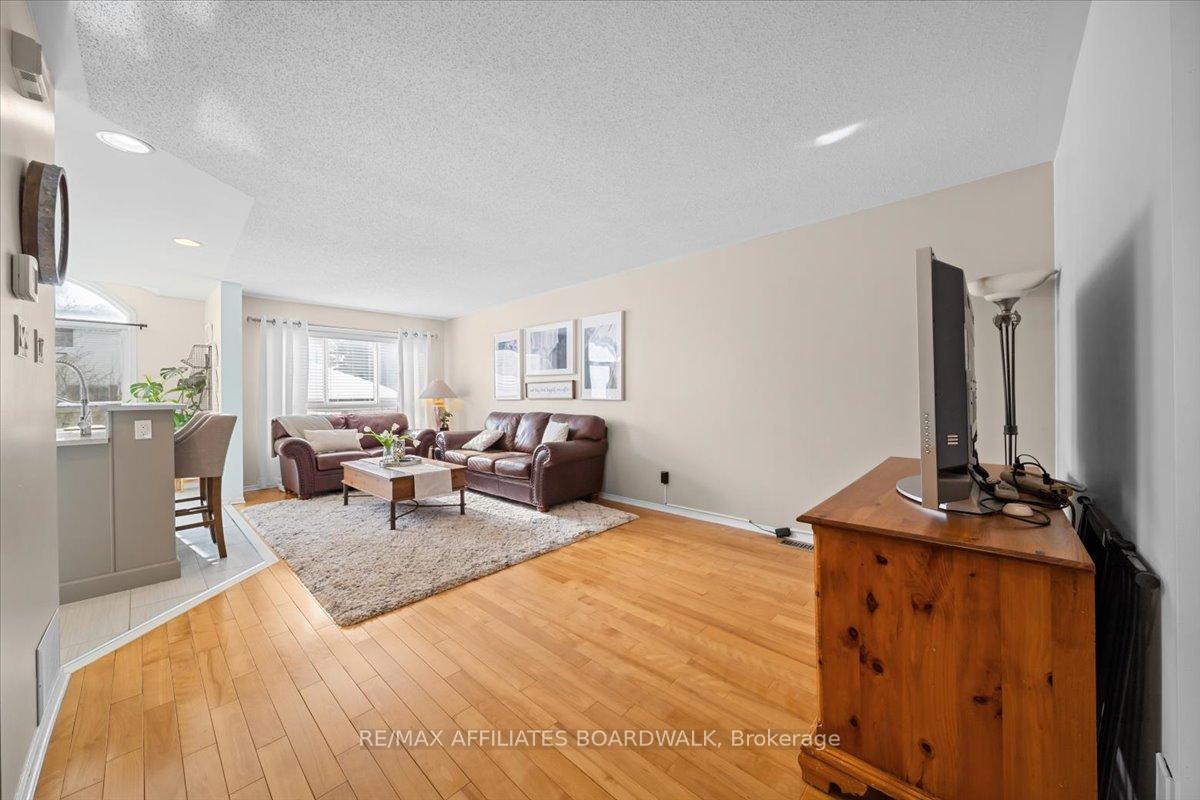 Photo 8 of 4 Landover Crescent, Ottawa, Kanata - Emerald Meadows/Trailwest — HOMEH