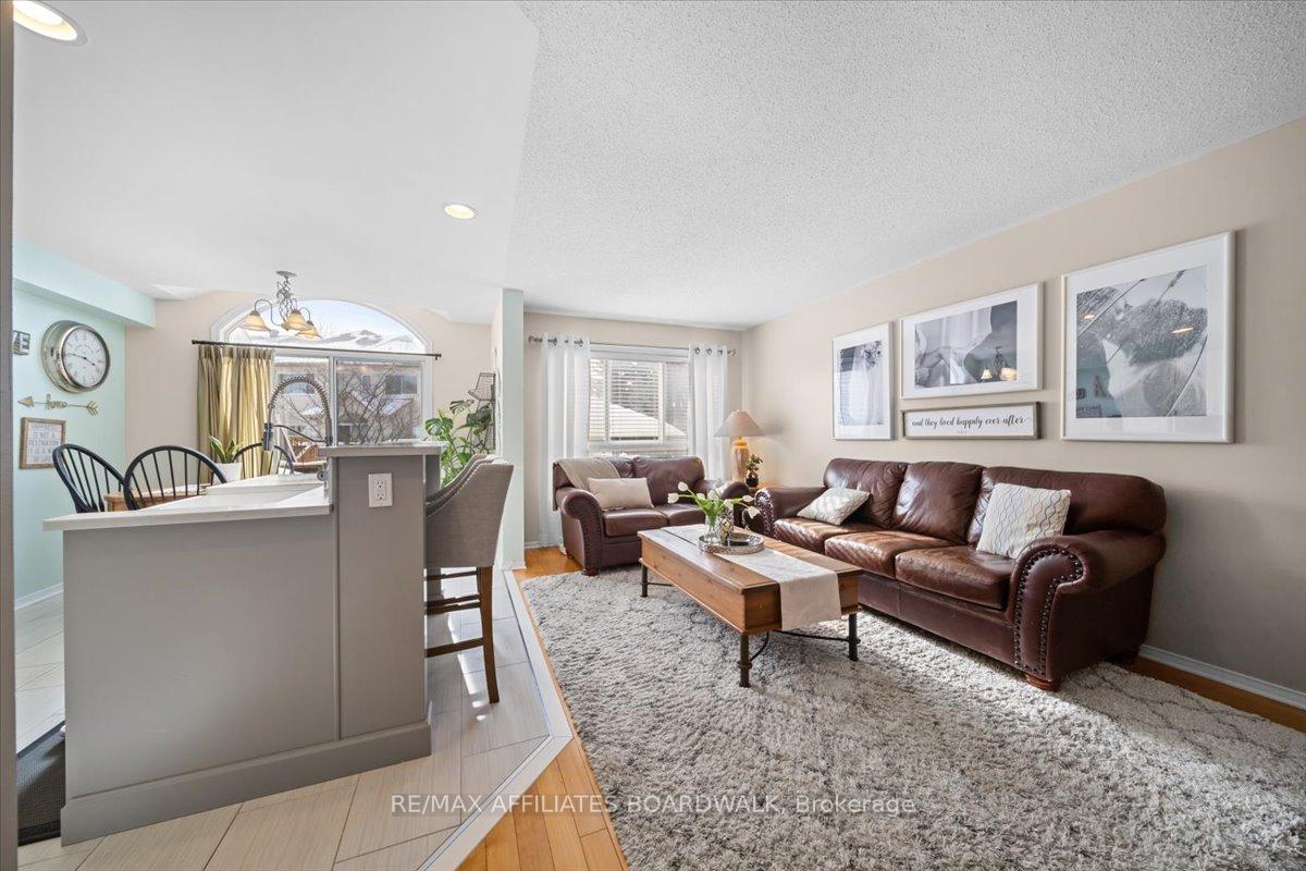 Photo 9 of 4 Landover Crescent, Ottawa, Kanata - Emerald Meadows/Trailwest — HOMEH