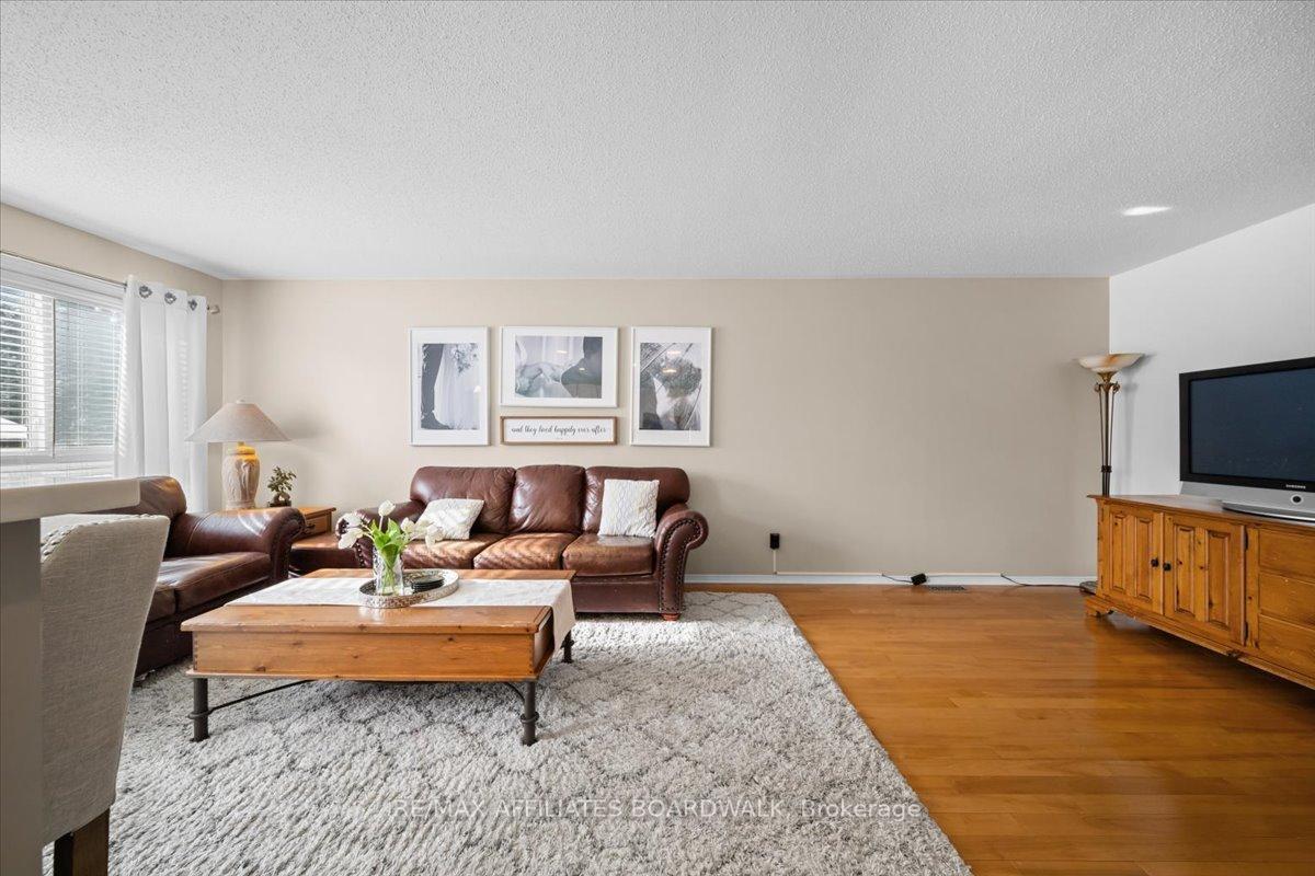 Photo 10 of 4 Landover Crescent, Ottawa, Kanata - Emerald Meadows/Trailwest — HOMEH