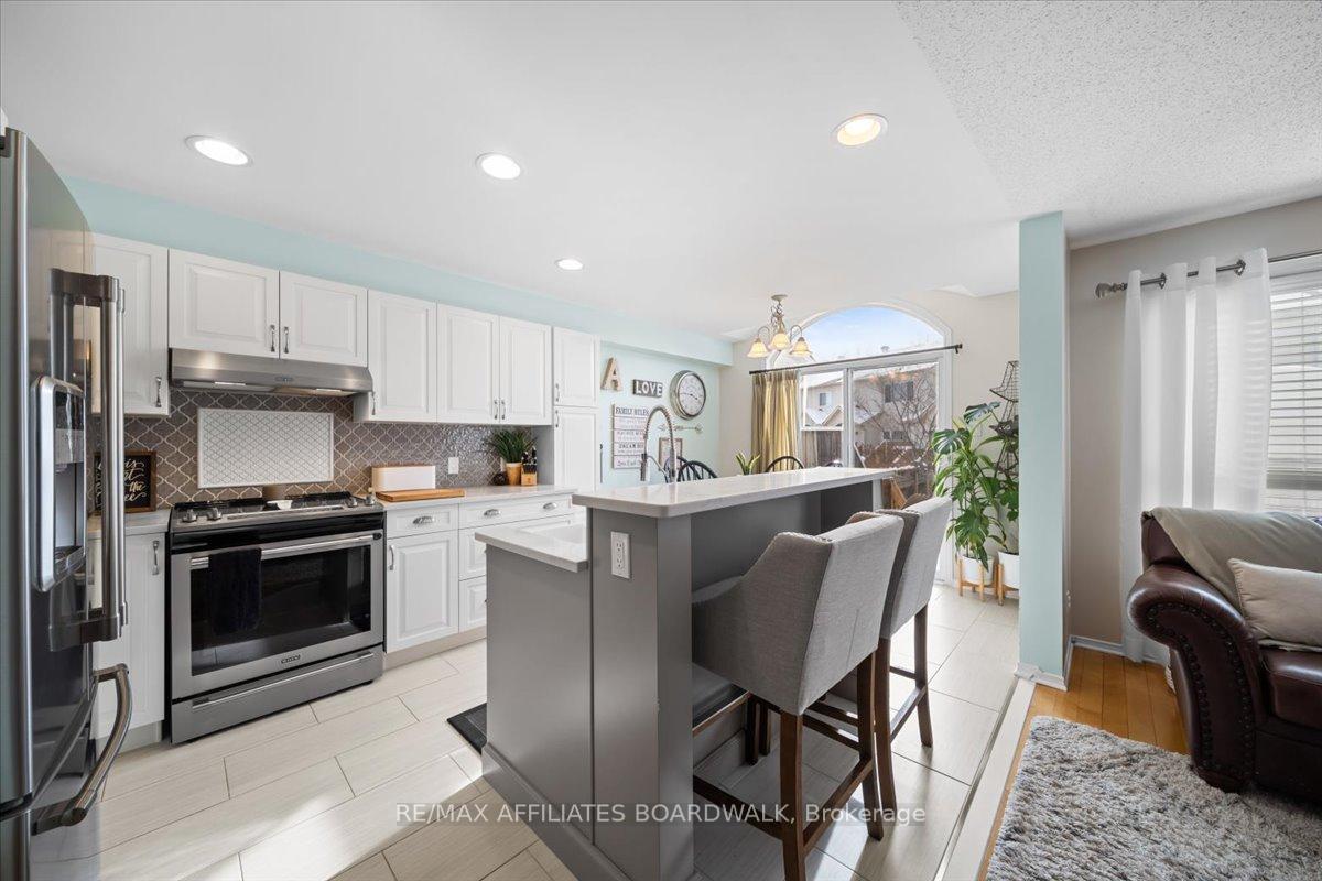 Photo 13 of 4 Landover Crescent, Ottawa, Kanata - Emerald Meadows/Trailwest — HOMEH