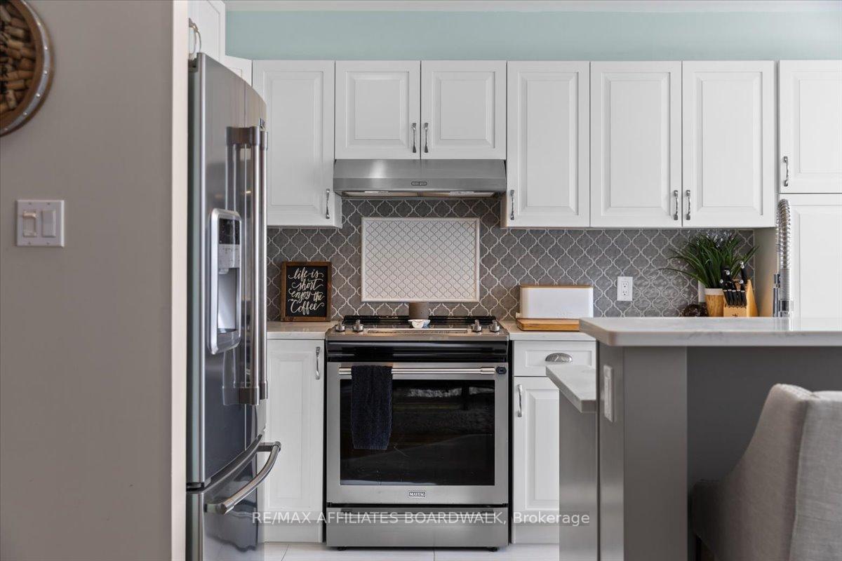 Photo 14 of 4 Landover Crescent, Ottawa, Kanata - Emerald Meadows/Trailwest — HOMEH