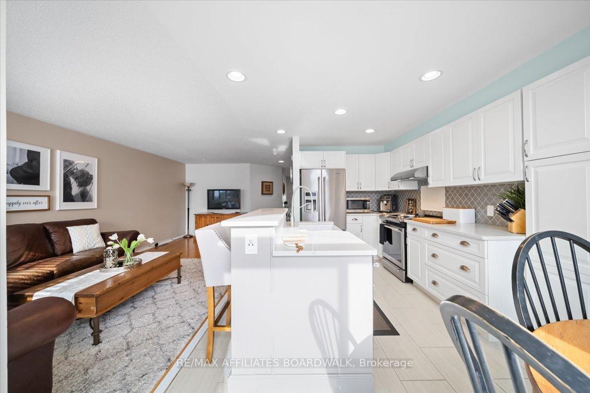 Photo 16 of 4 Landover Crescent, Ottawa, Kanata - Emerald Meadows/Trailwest — HOMEH