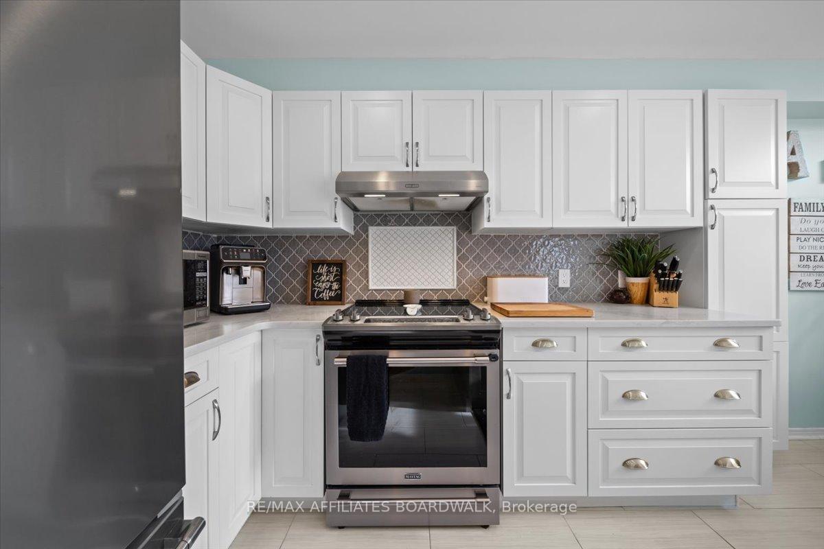 Photo 18 of 4 Landover Crescent, Ottawa, Kanata - Emerald Meadows/Trailwest — HOMEH