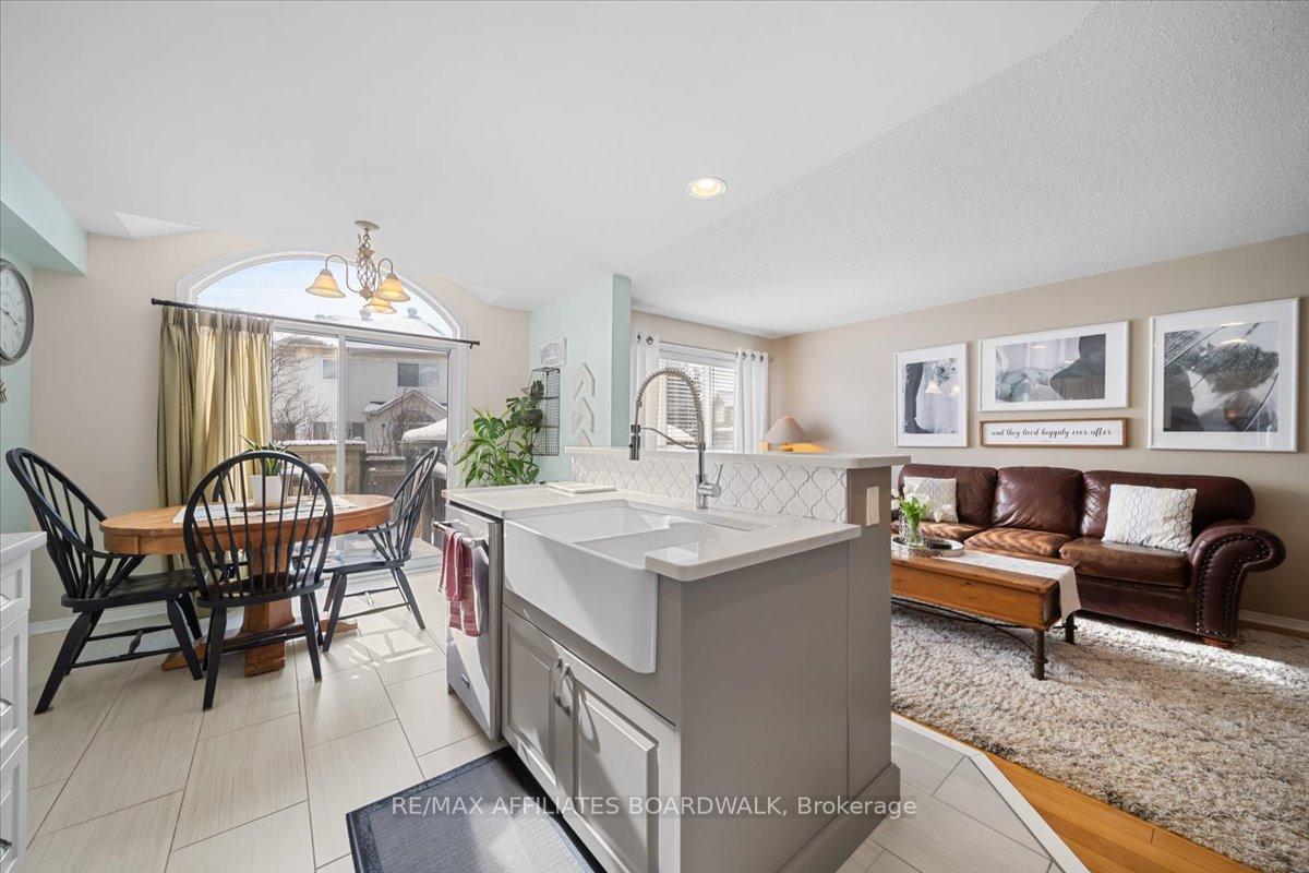 Photo 19 of 4 Landover Crescent, Ottawa, Kanata - Emerald Meadows/Trailwest — HOMEH