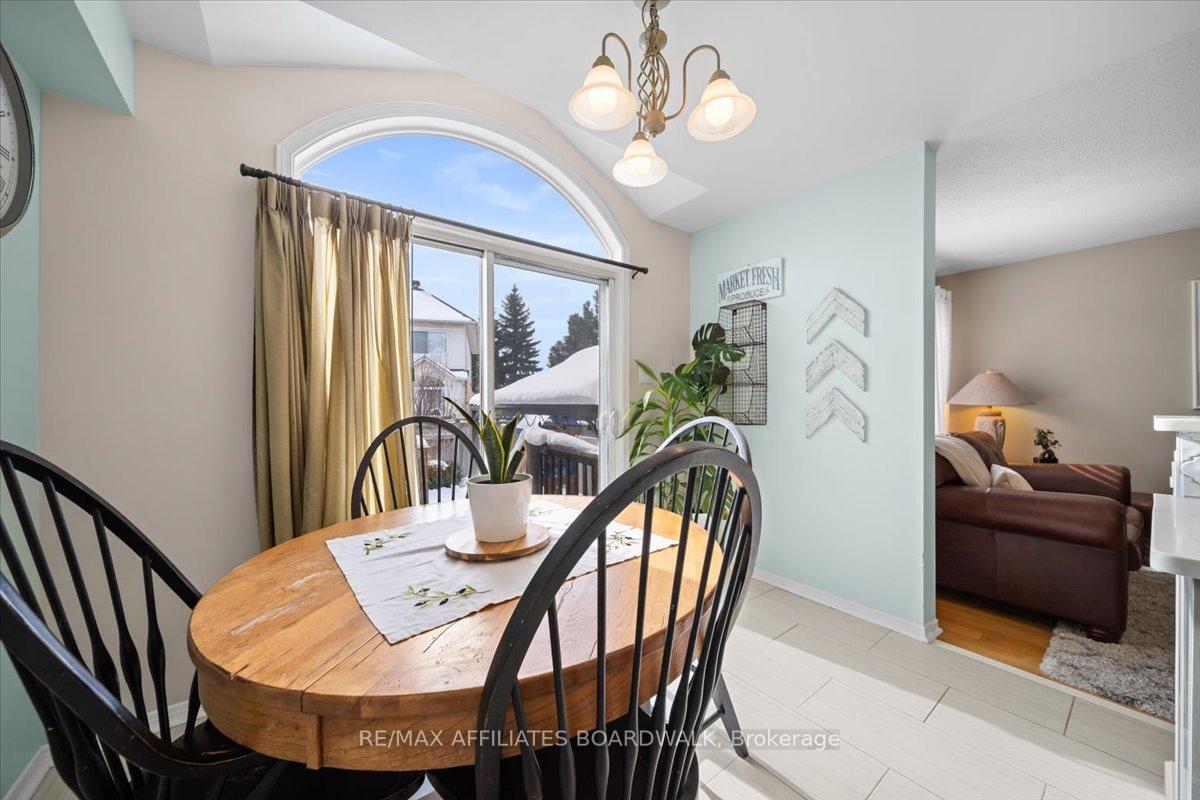 Photo 22 of 4 Landover Crescent, Ottawa, Kanata - Emerald Meadows/Trailwest — HOMEH