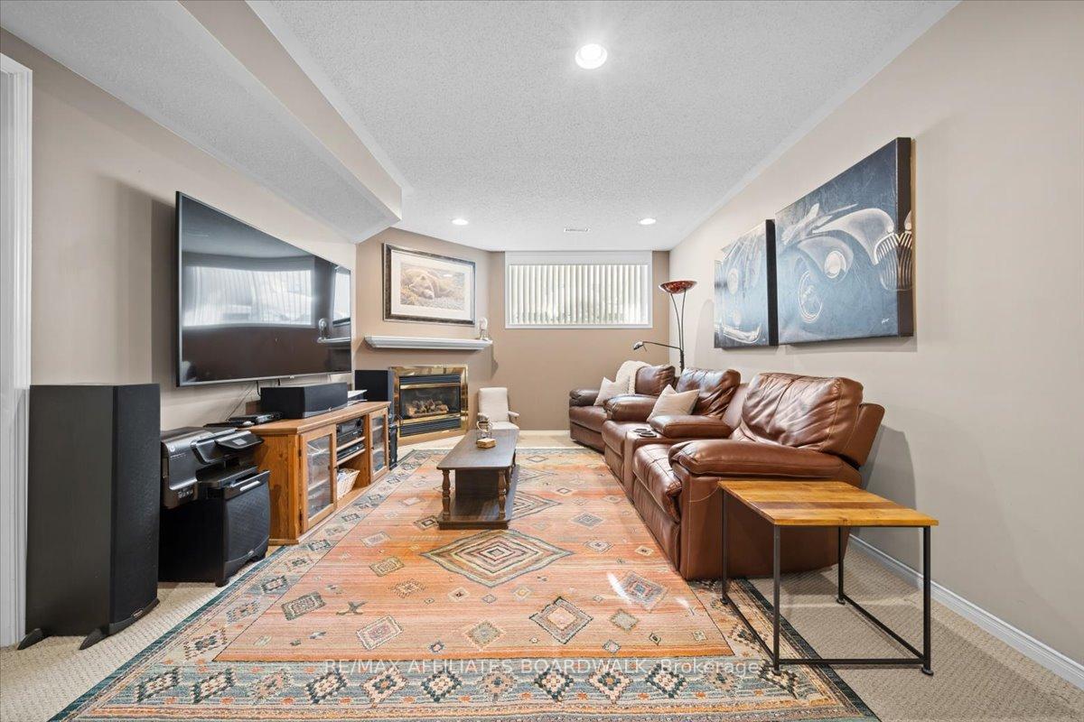 Photo 38 of 4 Landover Crescent, Ottawa, Kanata - Emerald Meadows/Trailwest — HOMEH
