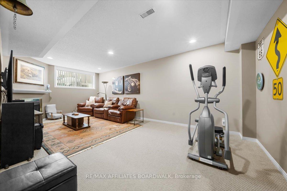 Photo 39 of 4 Landover Crescent, Ottawa, Kanata - Emerald Meadows/Trailwest — HOMEH