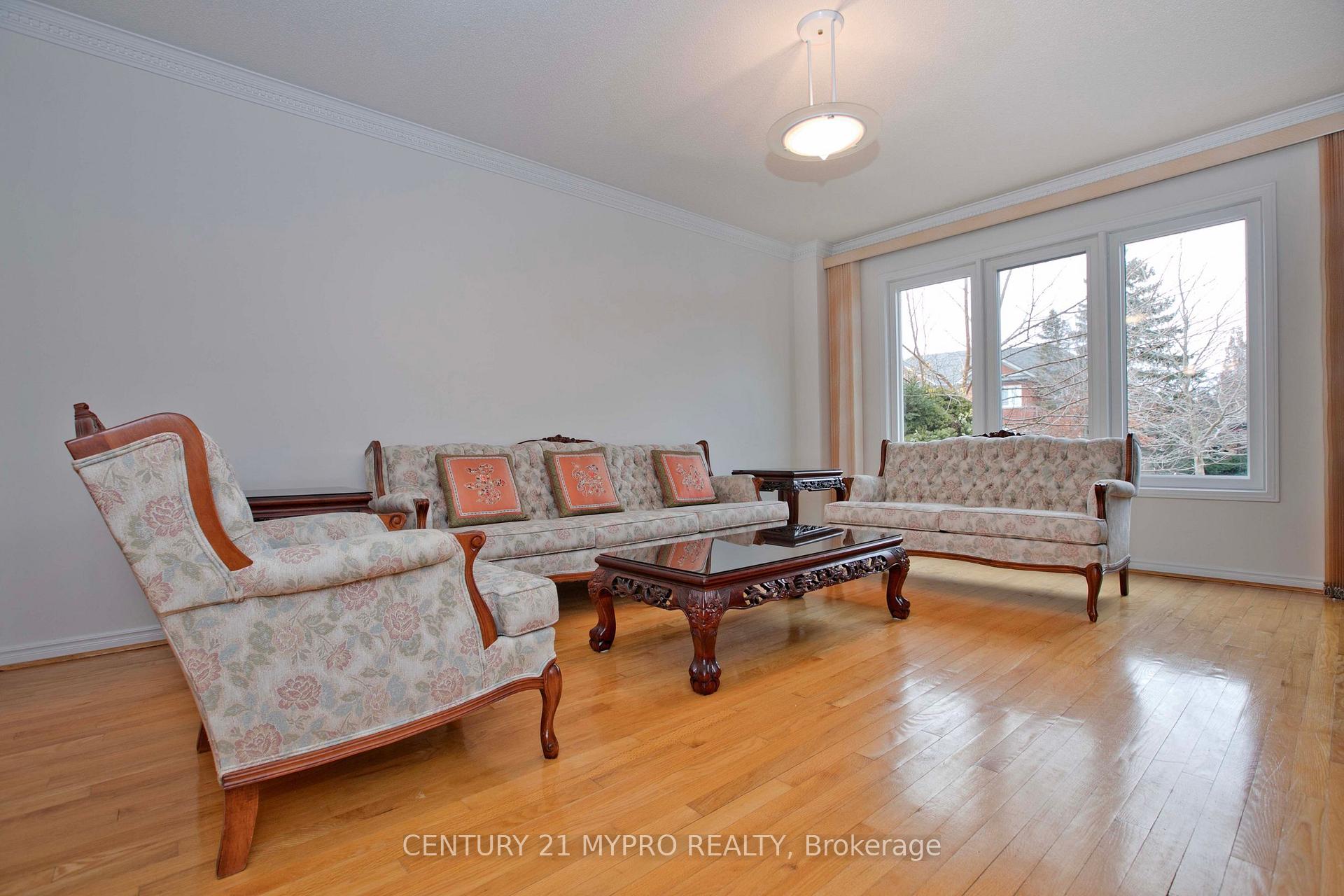 Photo 3 of 29 Webber Crescent, Markham, Unionville — HOMEH