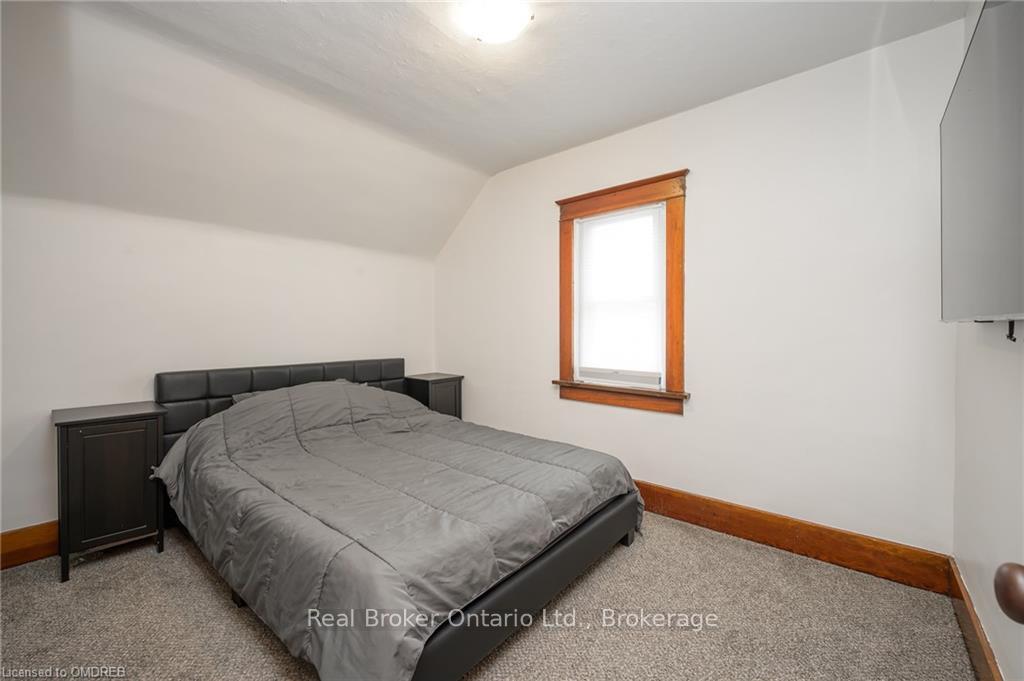 Photo 11 of 249 Wellington Street N, Kitchener — HOMEH