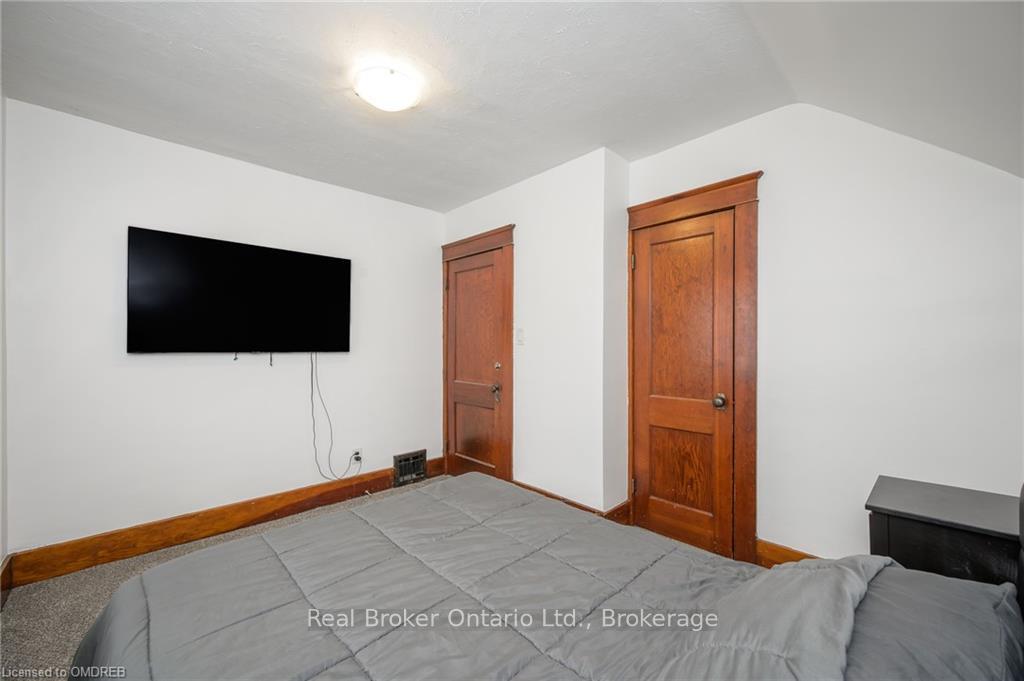 Photo 12 of 249 Wellington Street N, Kitchener — HOMEH