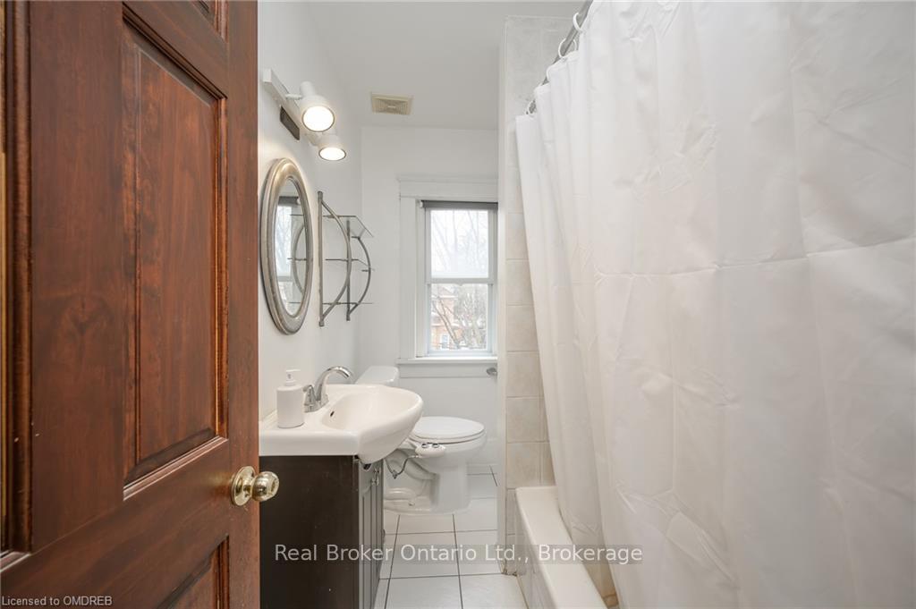 Photo 15 of 249 Wellington Street N, Kitchener — HOMEH
