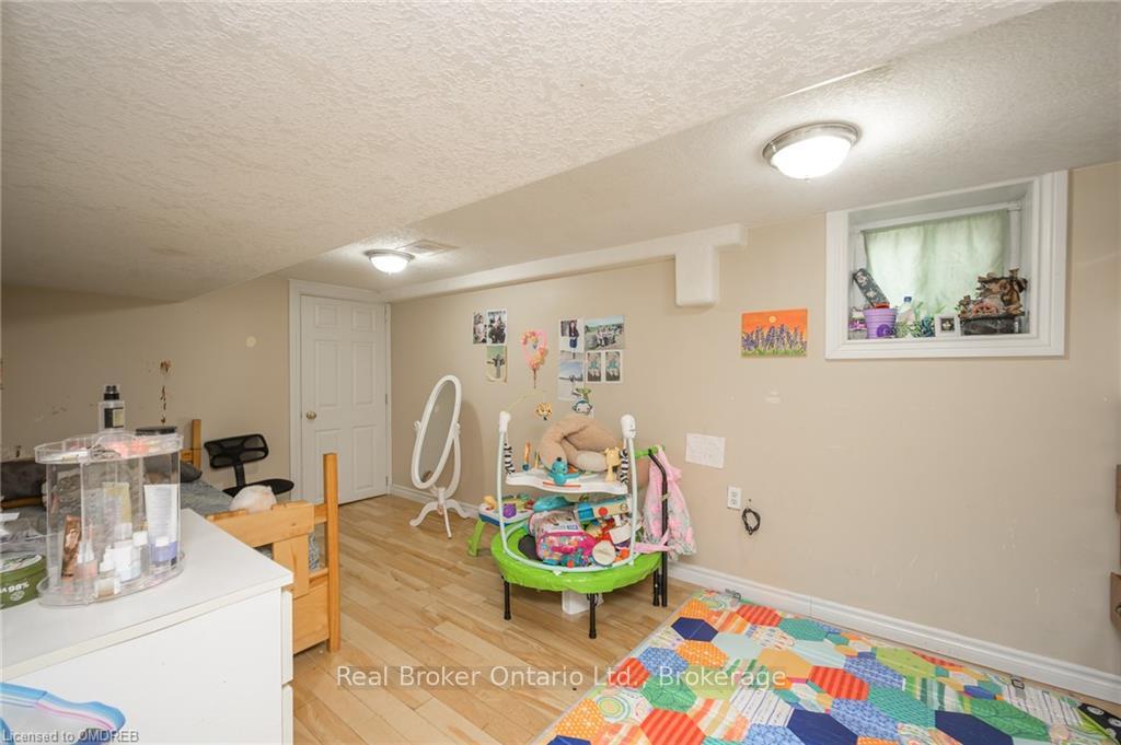 Photo 17 of 249 Wellington Street N, Kitchener — HOMEH