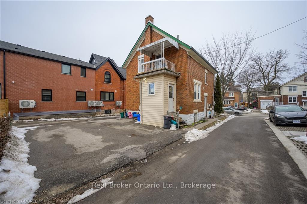 Photo 19 of 249 Wellington Street N, Kitchener — HOMEH