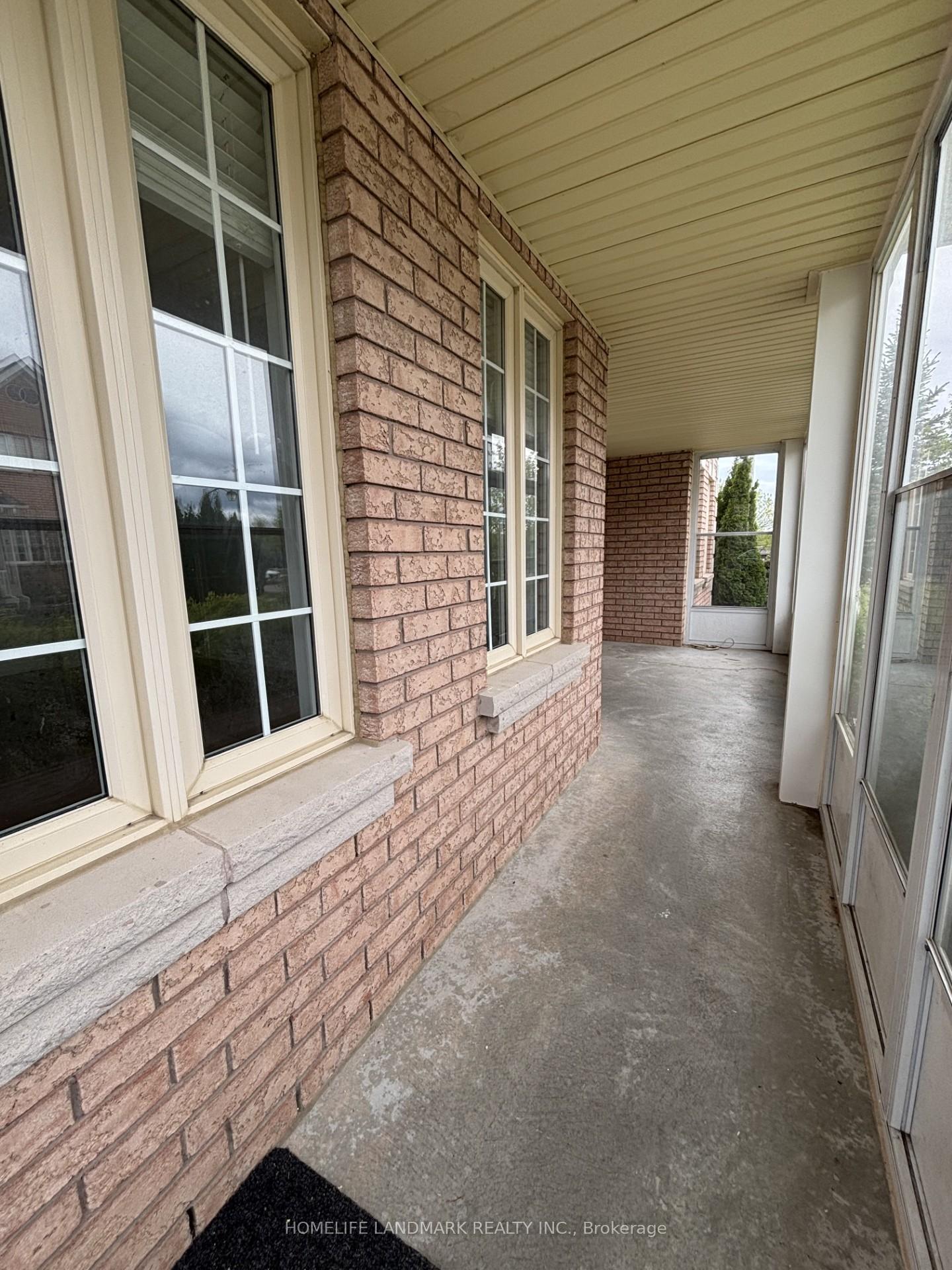 Photo 4 of 1 Hillwood Street, Markham, Berczy — HOMEH