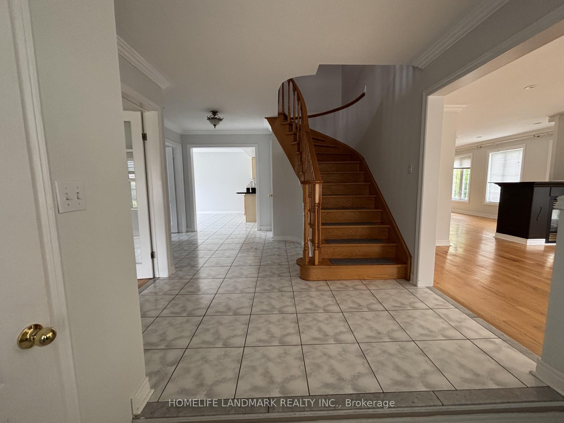 Photo 5 of 1 Hillwood Street, Markham, Berczy — HOMEH
