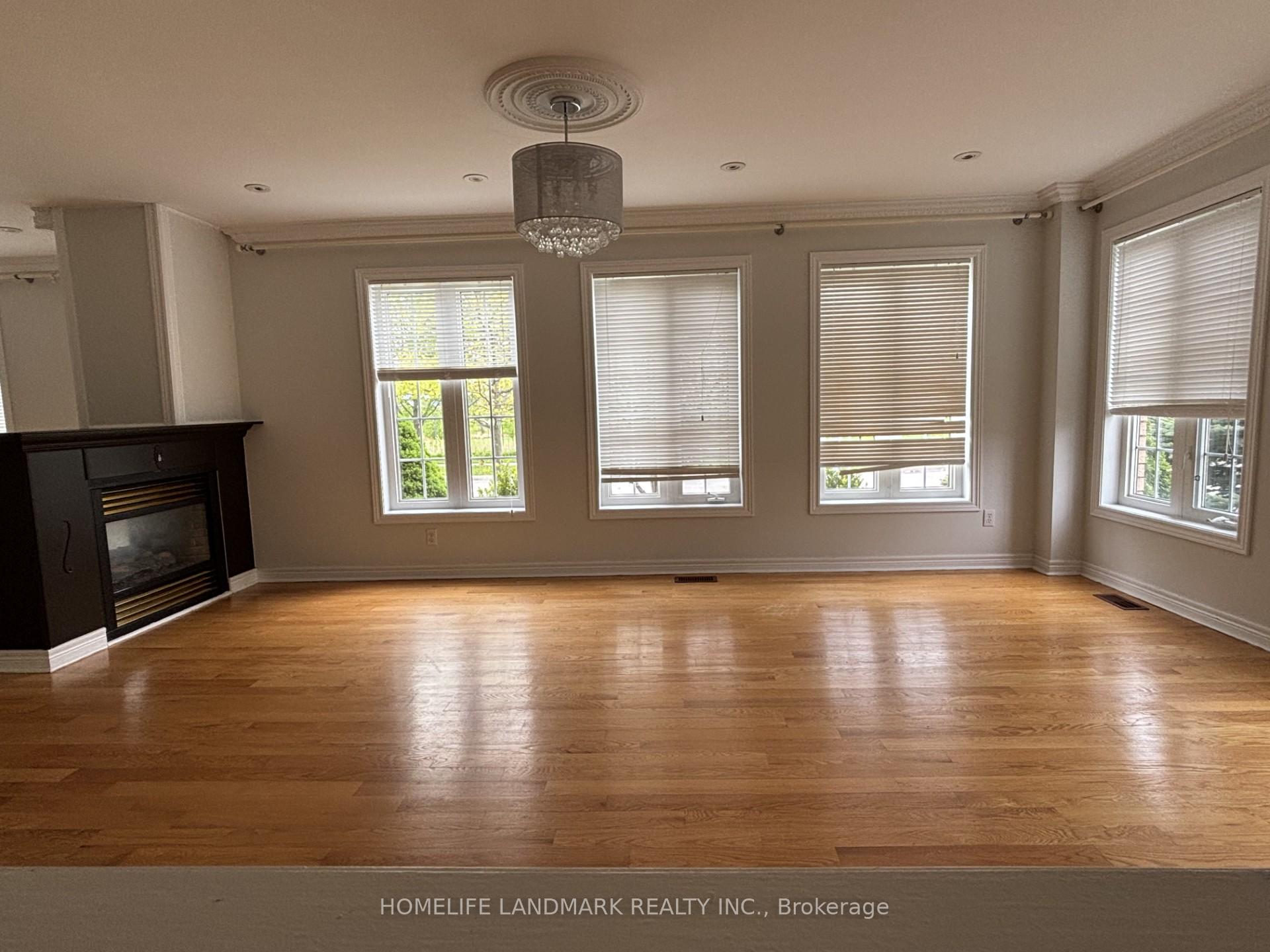 Photo 6 of 1 Hillwood Street, Markham, Berczy — HOMEH
