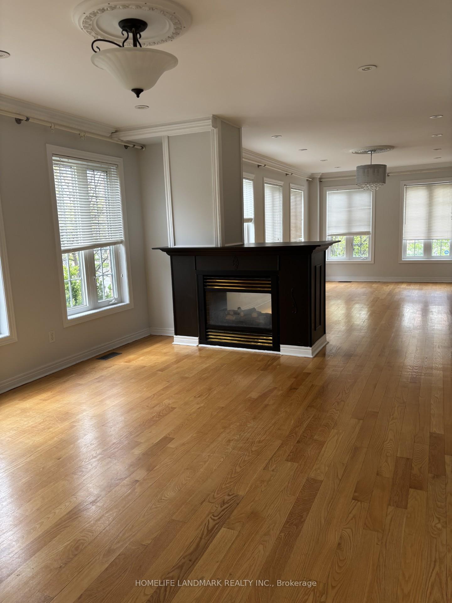 Photo 8 of 1 Hillwood Street, Markham, Berczy — HOMEH